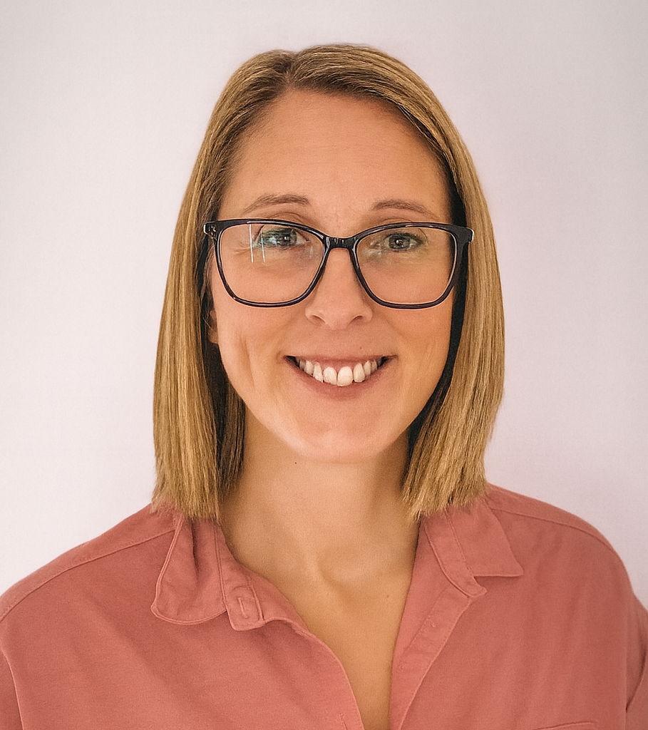 Sara, Founder of The Menopause Wellbeing Company and Accredited Menopause Coach.