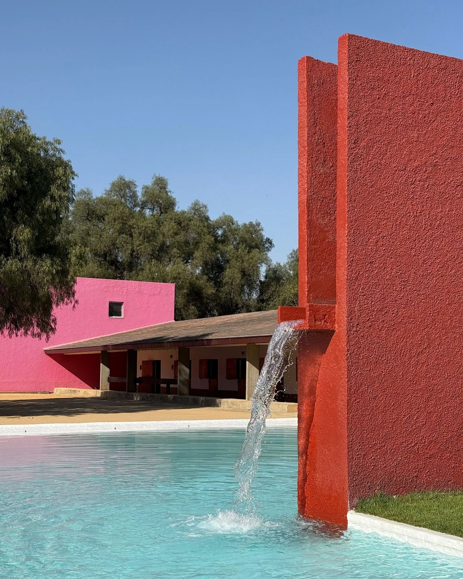 Emotional Architecture. There&rsquo;s a specific kind of silence in Barrag&aacute;n&rsquo;s work that you can only feel in person. As a cherry on top, it was an absolute honor to run into John Pawson during this field trip&mdash;a true meeting of min