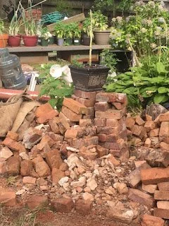 Waking a labyrinth made of rubble