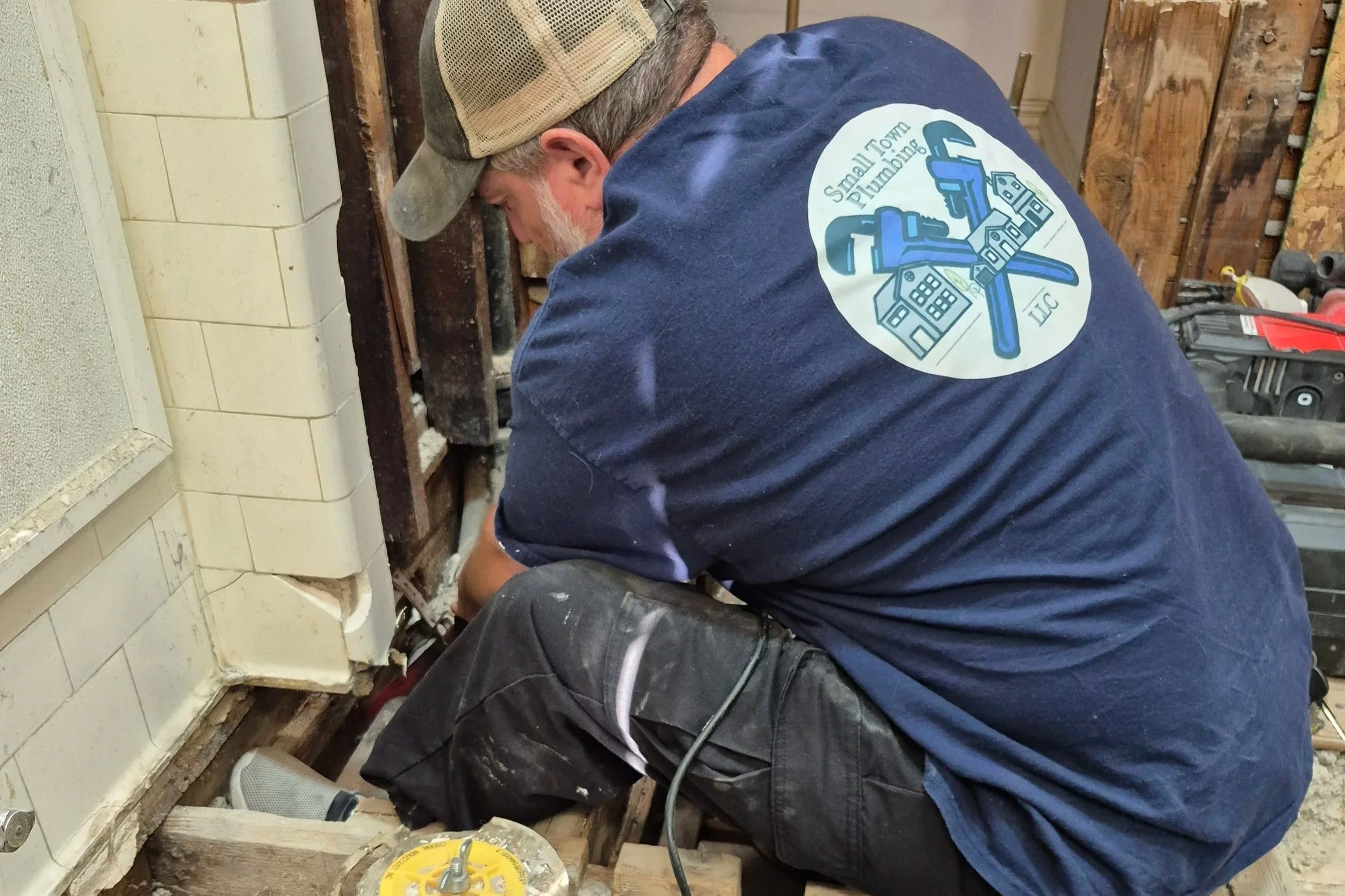 Oranssi technician working on a roof project