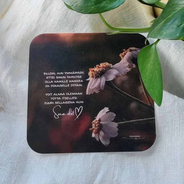 Poukaman runokortit ovat saatavilla verkkokaupasta ja Poukaman puodista Kuhmossa.