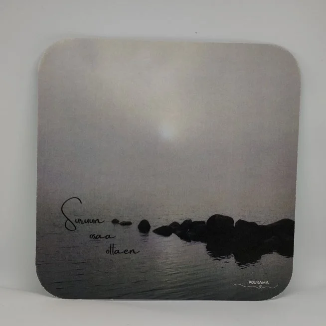 suruun-osaa-ottaen-runokortti.jpg