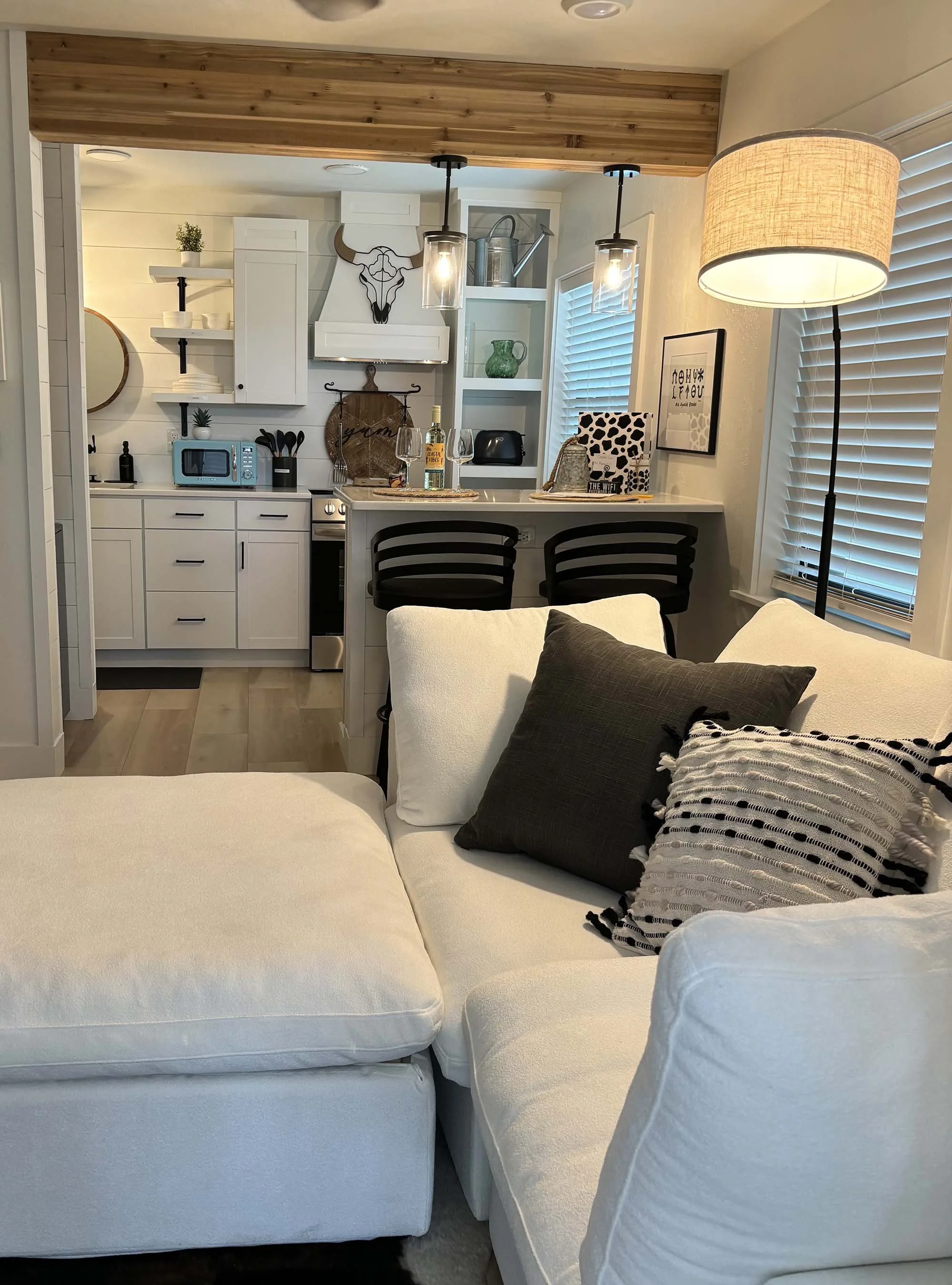 Red Roan Retreat living area and kitchen