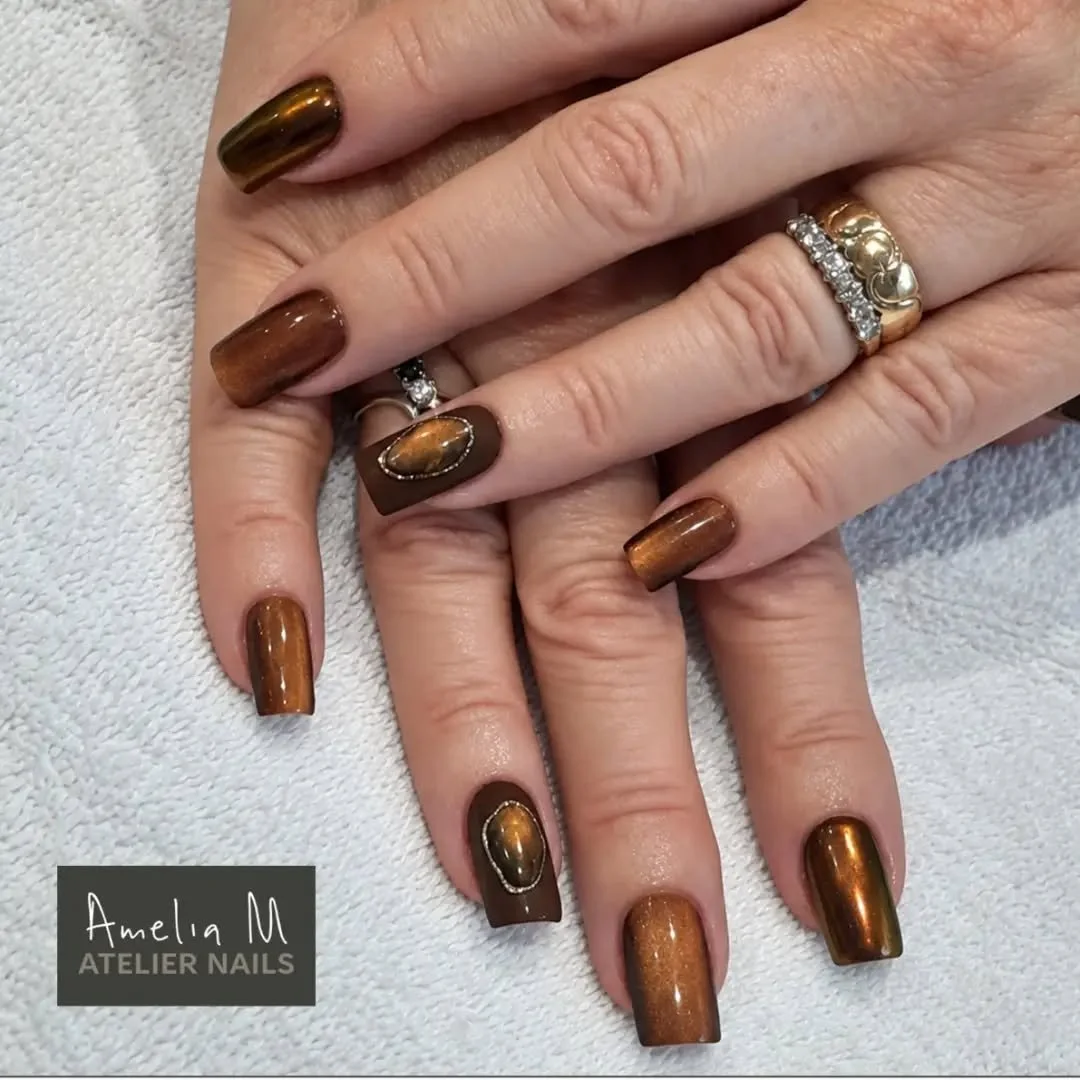 TIGERS EYE - I absolutely love this set on M, the mahogany shades are just gorgeous, like autumn leaves 😍 ❤️ 

ACCEPTING NEW CLIENTS ✨️ Availability, pricelist and booking at Ameliamateliernails.co.uk 

@glossify Understated naturabuild 
@the_gelbot