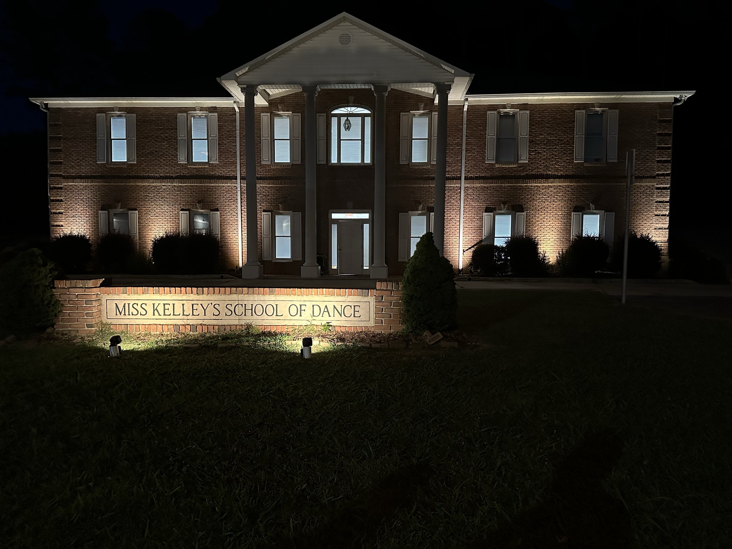 Outdoor lights for company. Permanent outdoor lights. Outdoor lighting ideas. Outdoor light installation. North Atlanta lighting company