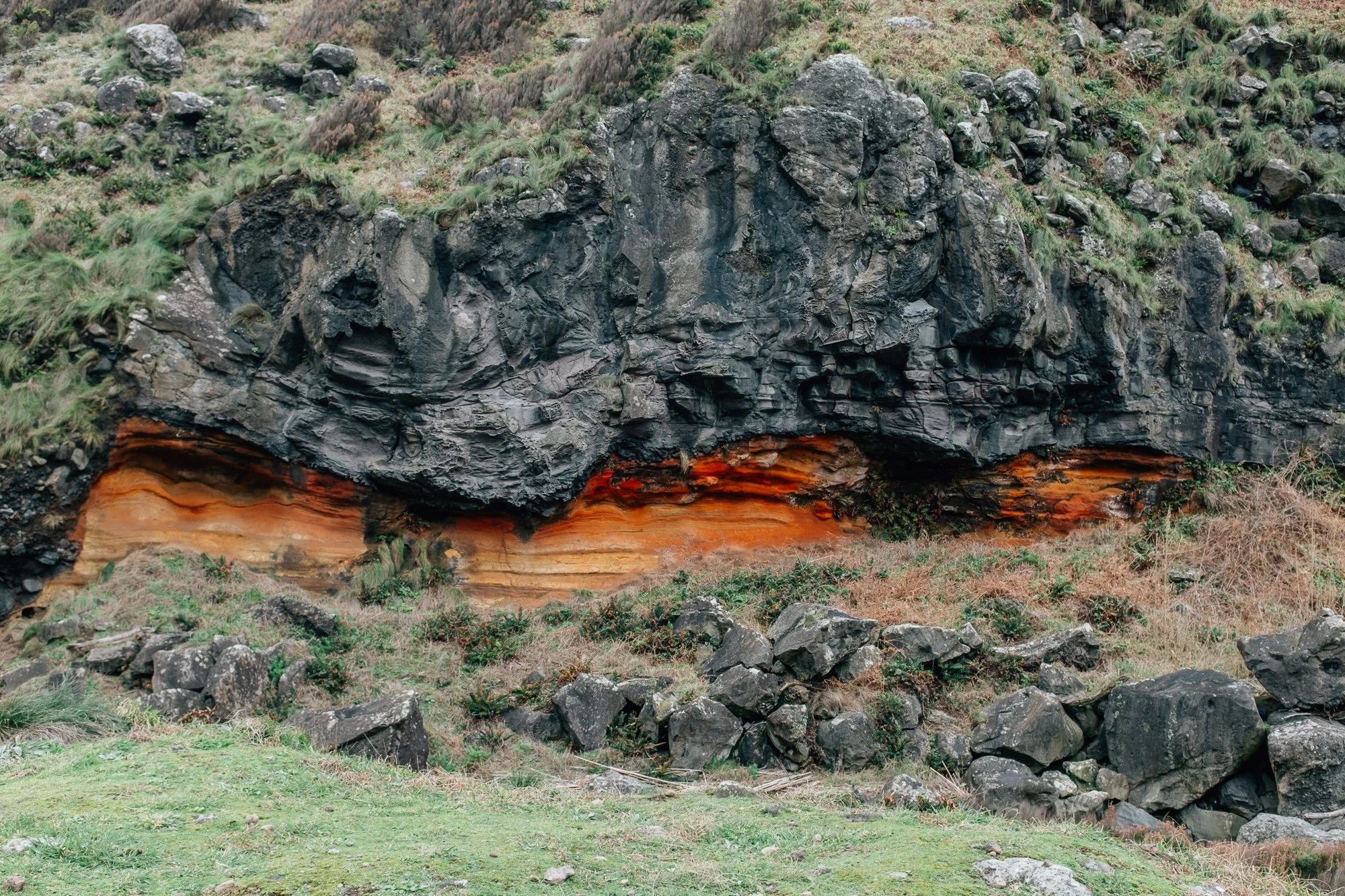 Cliff near Cascata do Homem