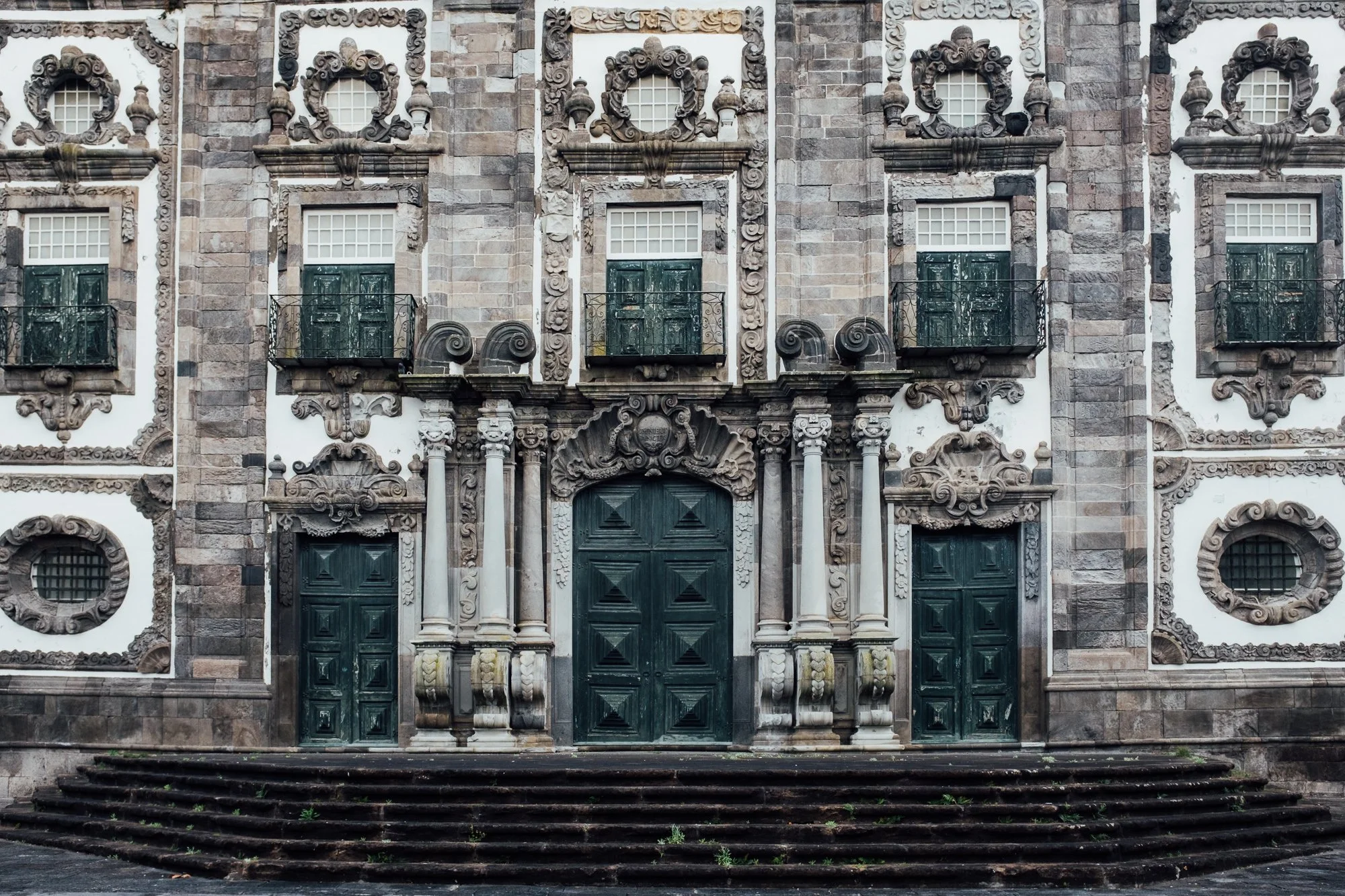 Igreja do Colégio dos Jesuítas. 17th‑century Baroque church once part of a Jesuit college.