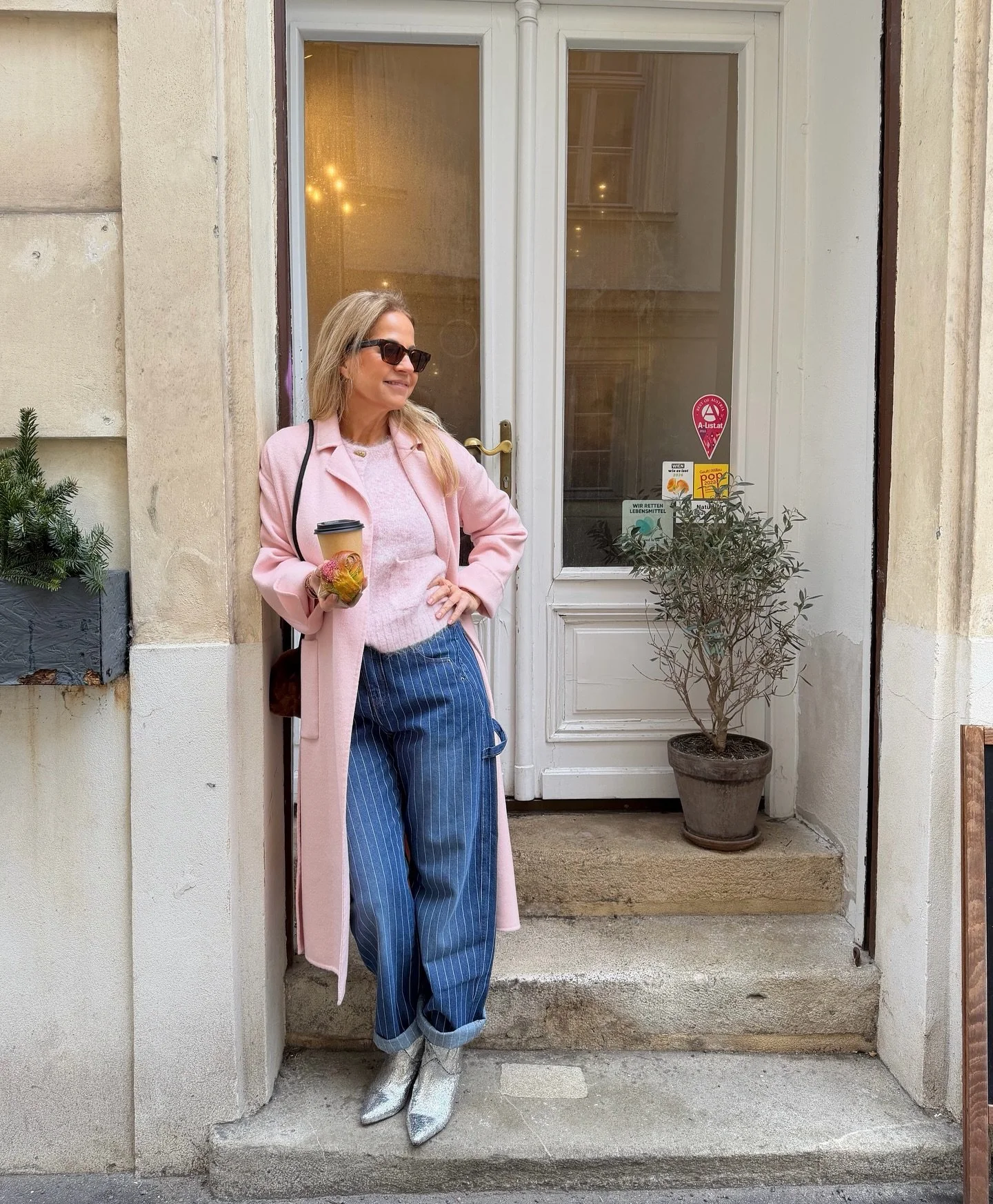 Coffee date, but make it stylish ☕✨