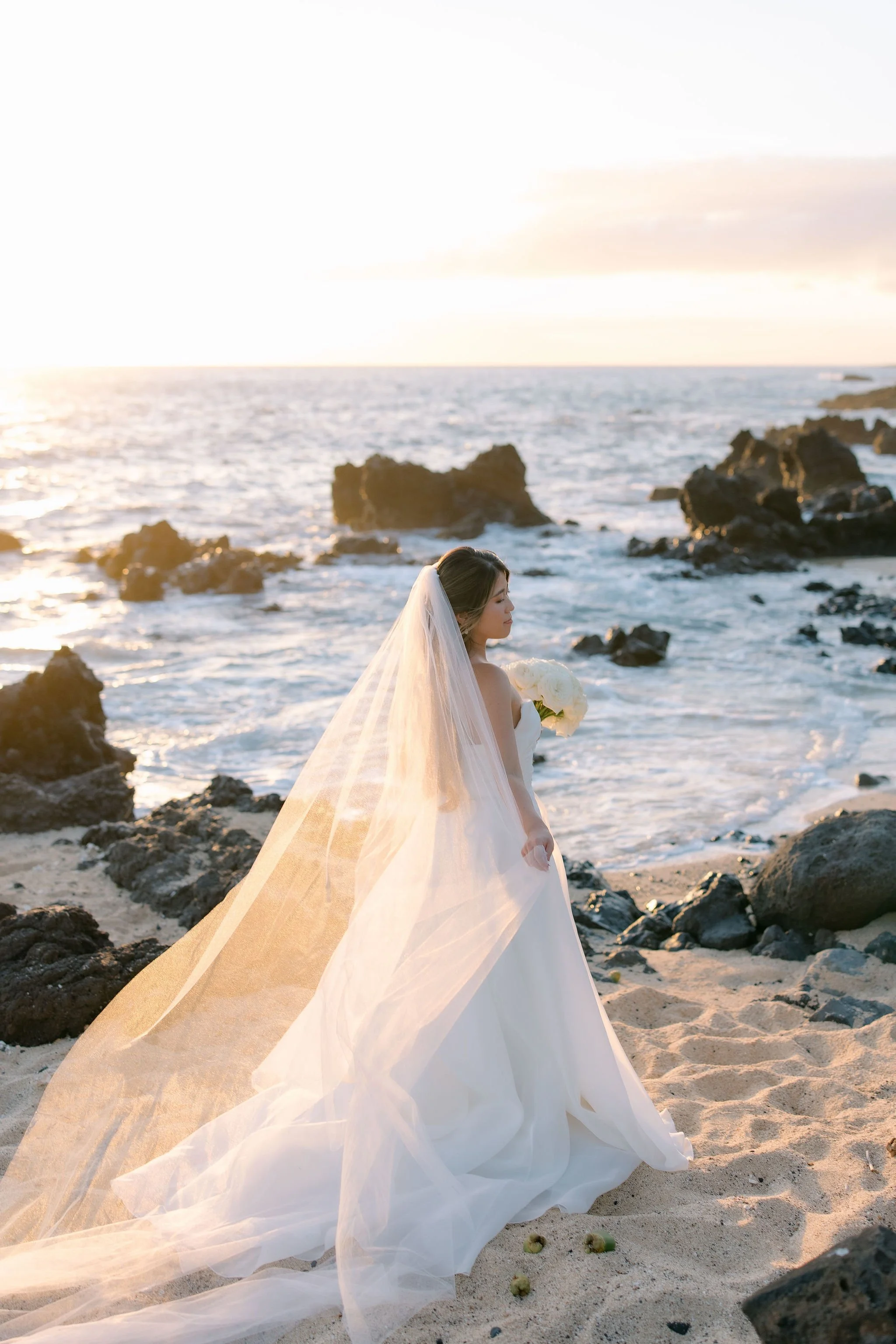 Asian Bride in her wedding dress in Maui, Hawaii.jpg
