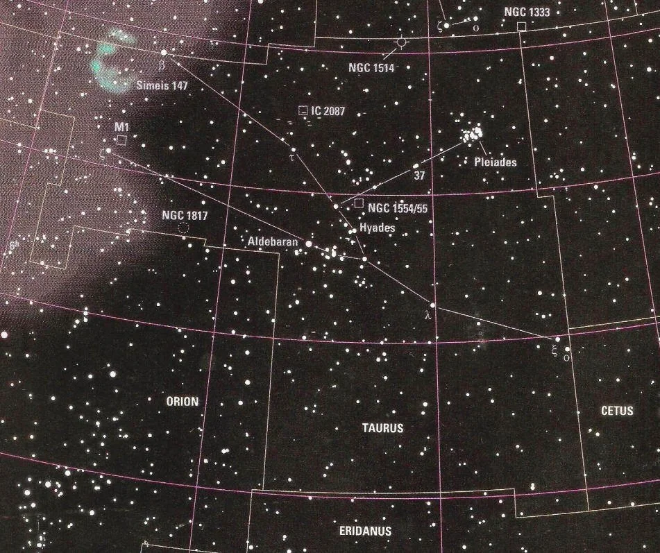 Mapa estelar que muestra varias constelaciones y objetos celestes, incluyendo Aldebarán, Orión, Tauro, Cinturón de Orión, y varias galaxias y cúmulos como NGC 1817, NGC 1514 y Pleiades.