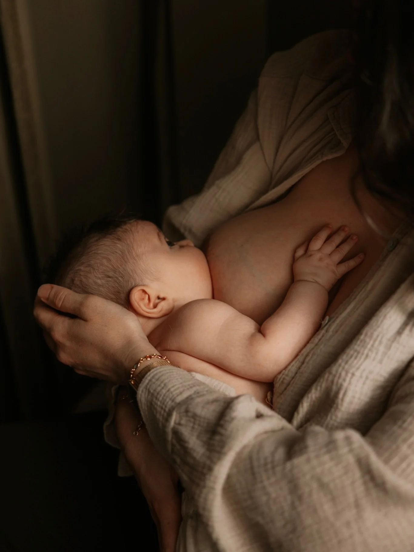 La maternit&eacute;, dans ce qu&rsquo;elle a de plus intime. Des gestes tendres, des regards qui disent tout, sans un mot&hellip;

Capturer ces instants vrais, sans artifice.
Juste vous, votre b&eacute;b&eacute;, et ce lien unique.

Parce que ces mom