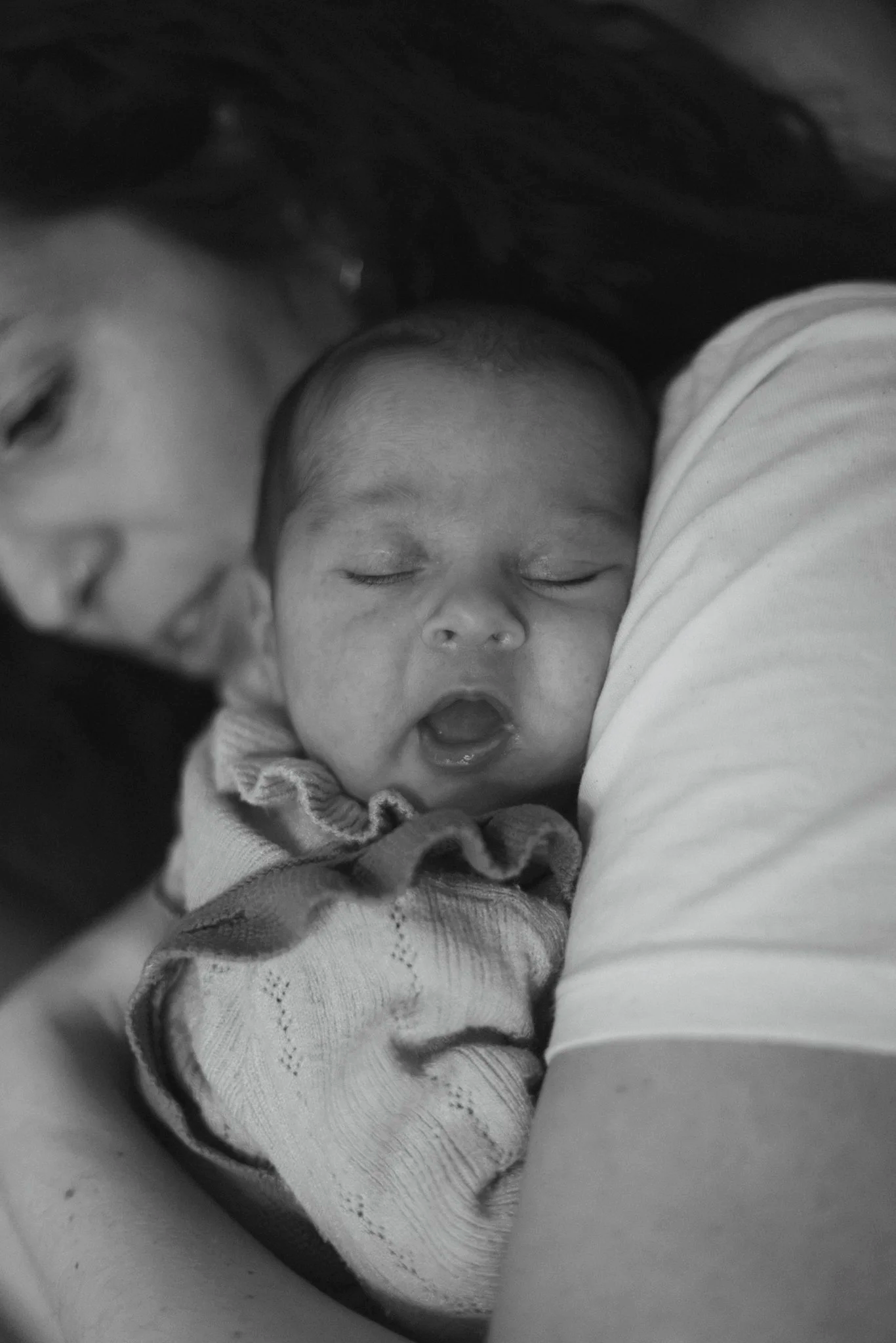séance photo nouveau-né à domicile, naissance, famille, photographe en Belgique
