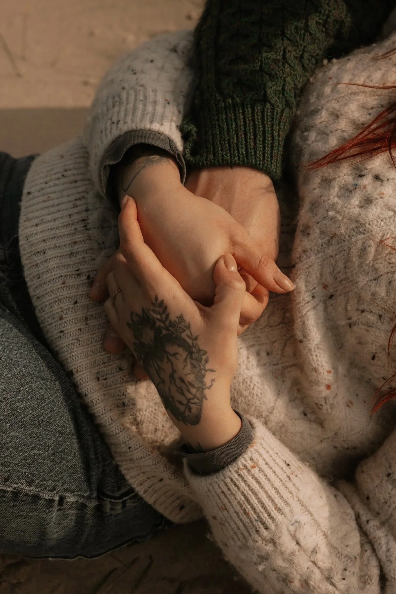 séance photo couple à la mer, détails mains