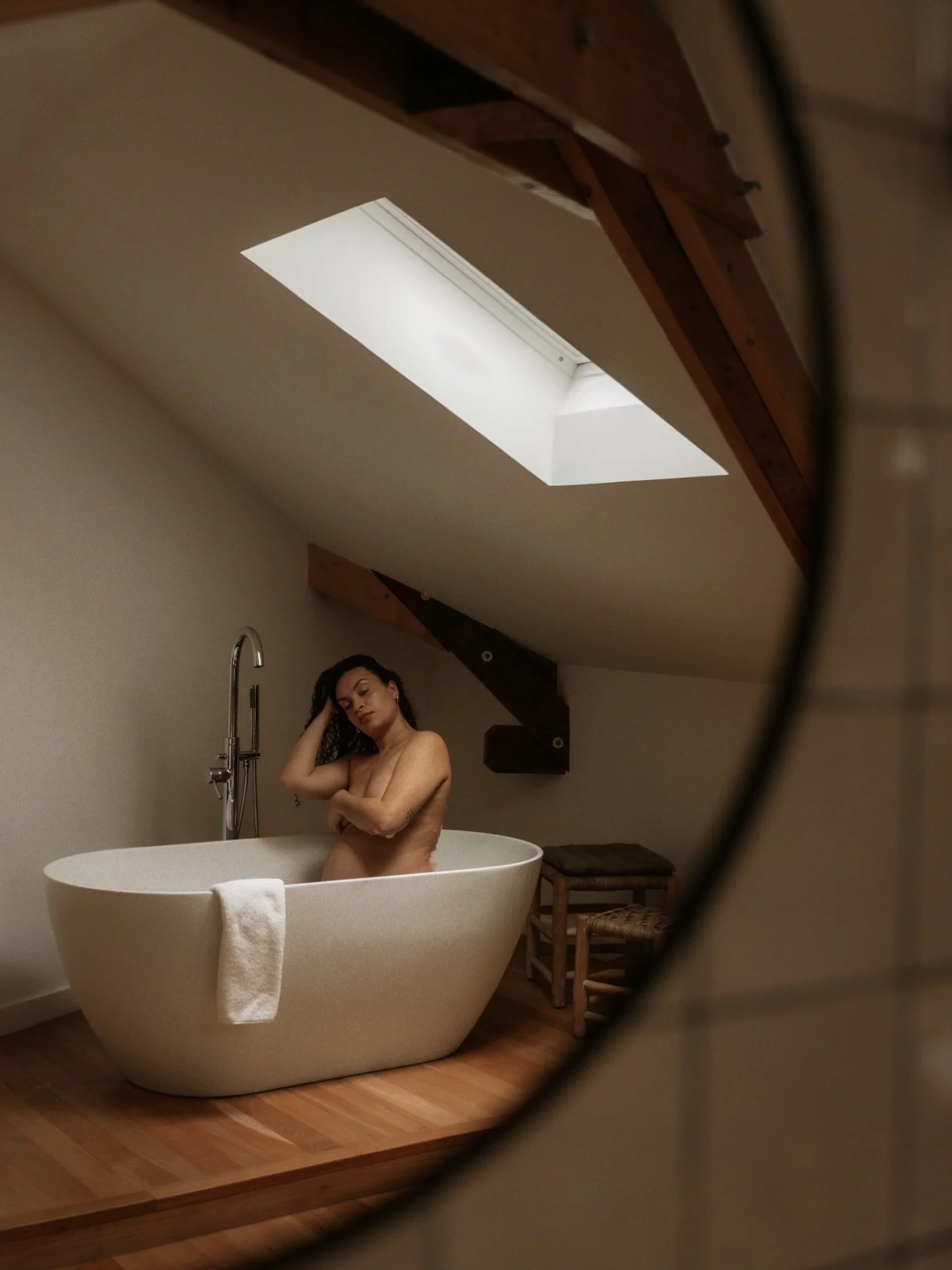 Un moment hors du temps&hellip; ✨
Une parenth&egrave;se douce, intime, presque irr&eacute;elle.

Cette s&eacute;ance en baignoire en est la preuve: tout est possible. Vos id&eacute;es, vos envies, vos univers&hellip; prennent vie.

Les s&eacute;ances