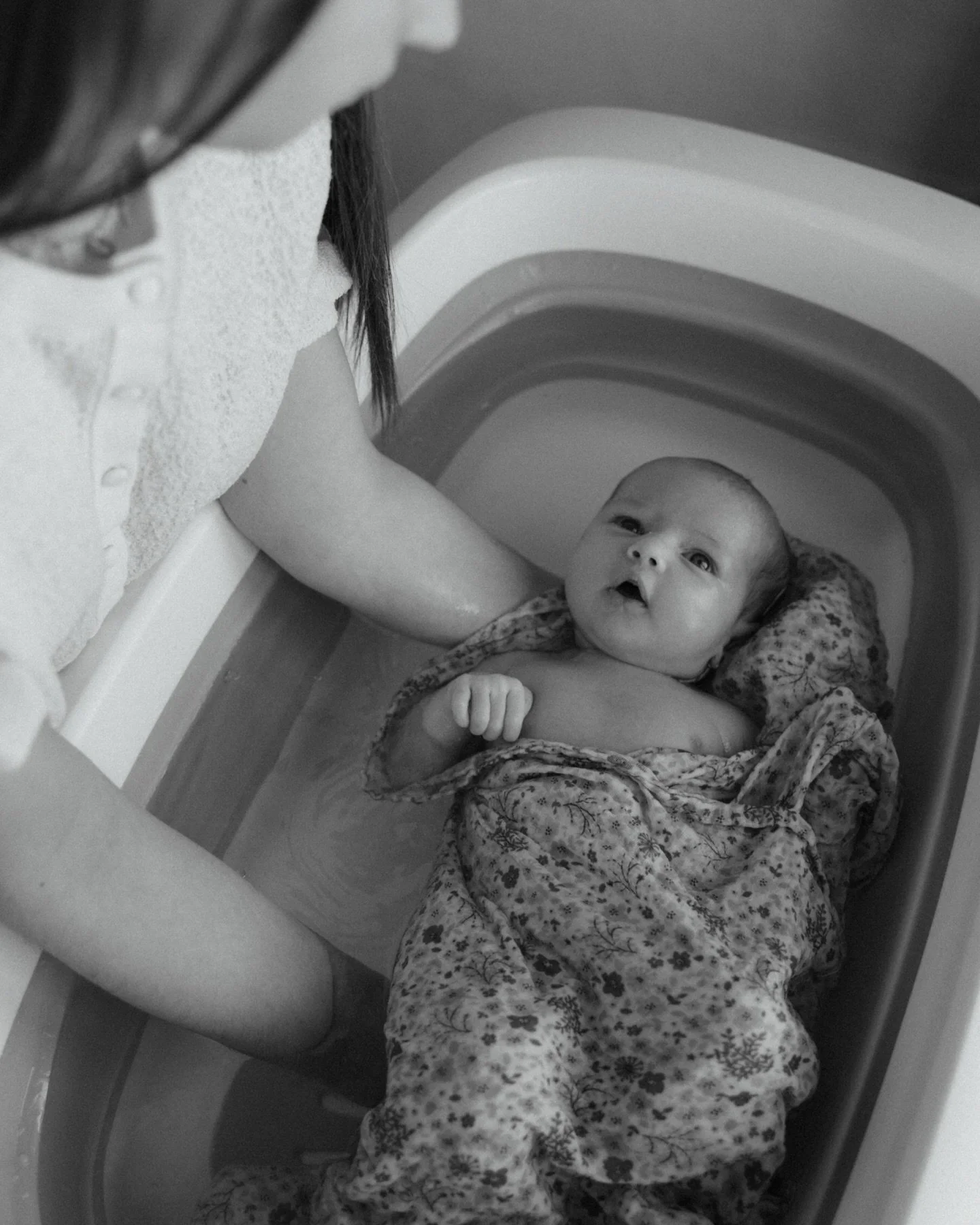 Le bain de N&eacute;lia ! 

#seancephoto #bainbebe #nouveaun&eacute;