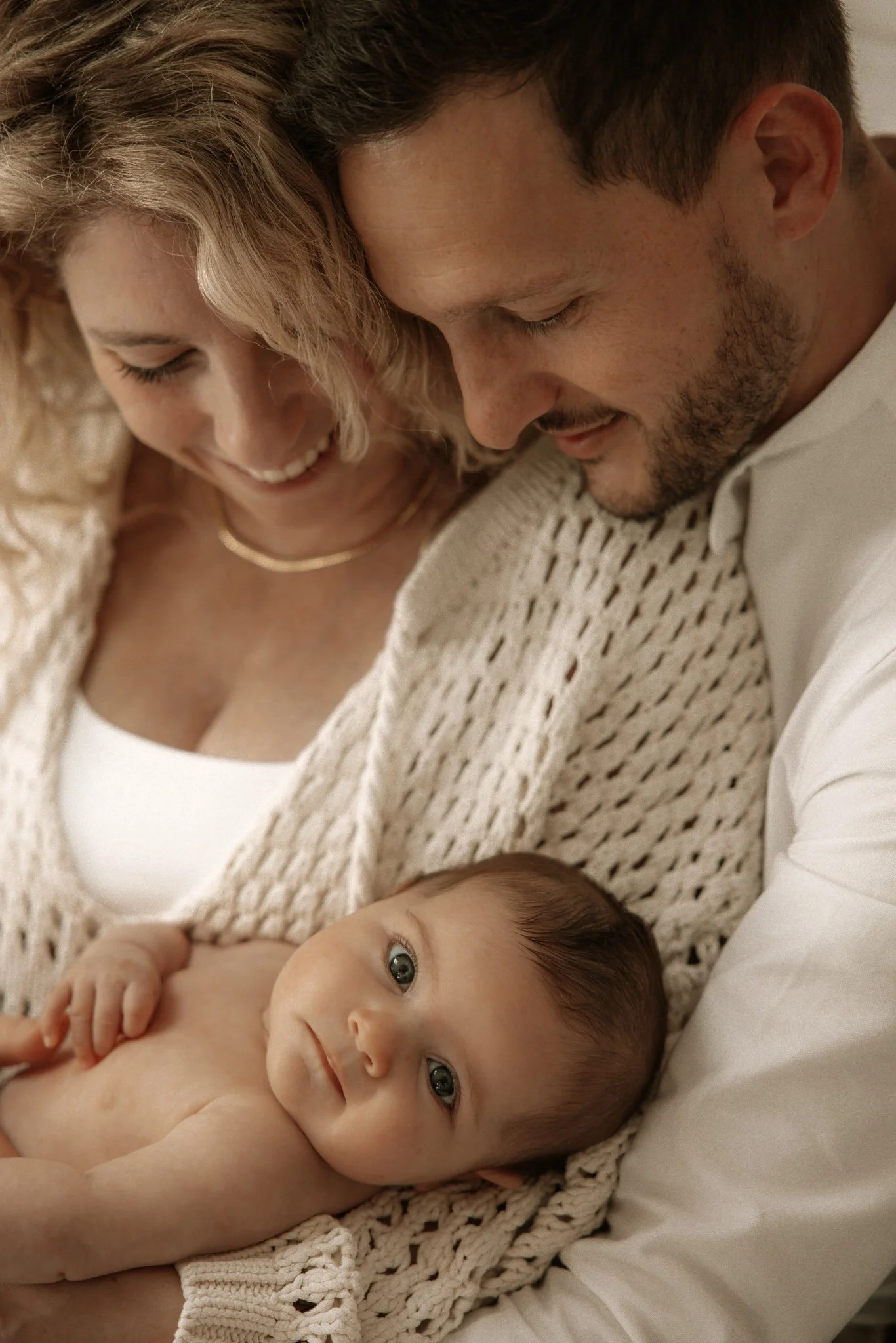 séance photo à domicile en famille, nouveau-né