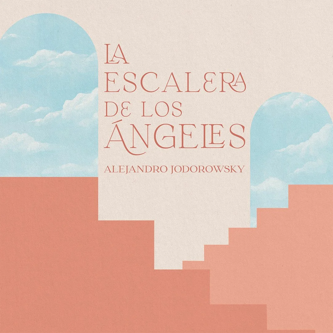 Portada de un libro titulado 'La escalera de los ángeles' de Alejandro Jodorowsky, con un diseño de escaleras y nubes en el fondo.