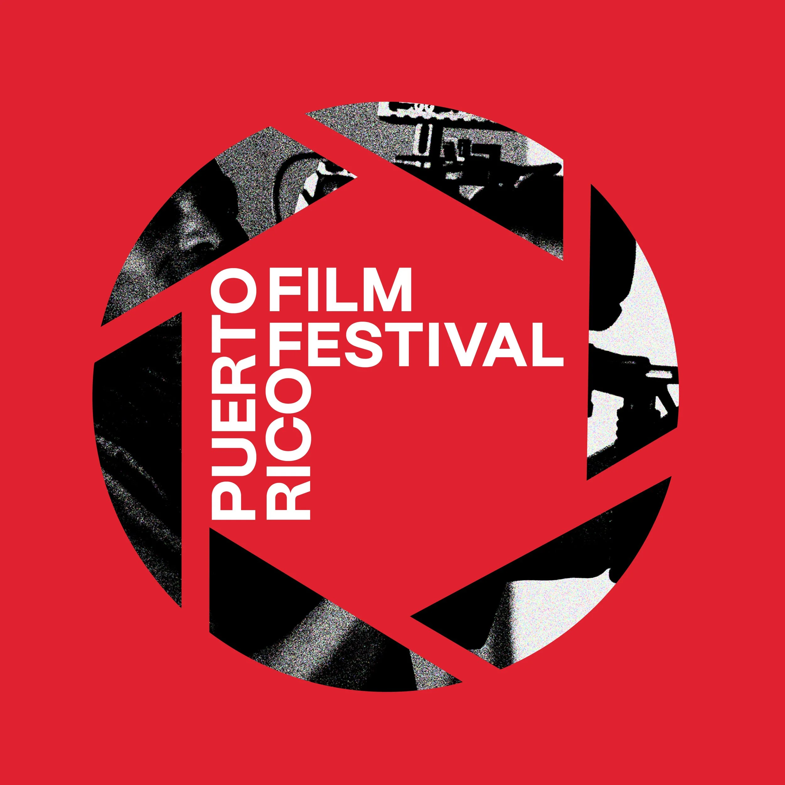 Logotipo del Festival de Cine de Puerto Rico, con fondo rojo y un círculo dividido en fragmentos con imágenes en blanco y negro y texto en blanco.