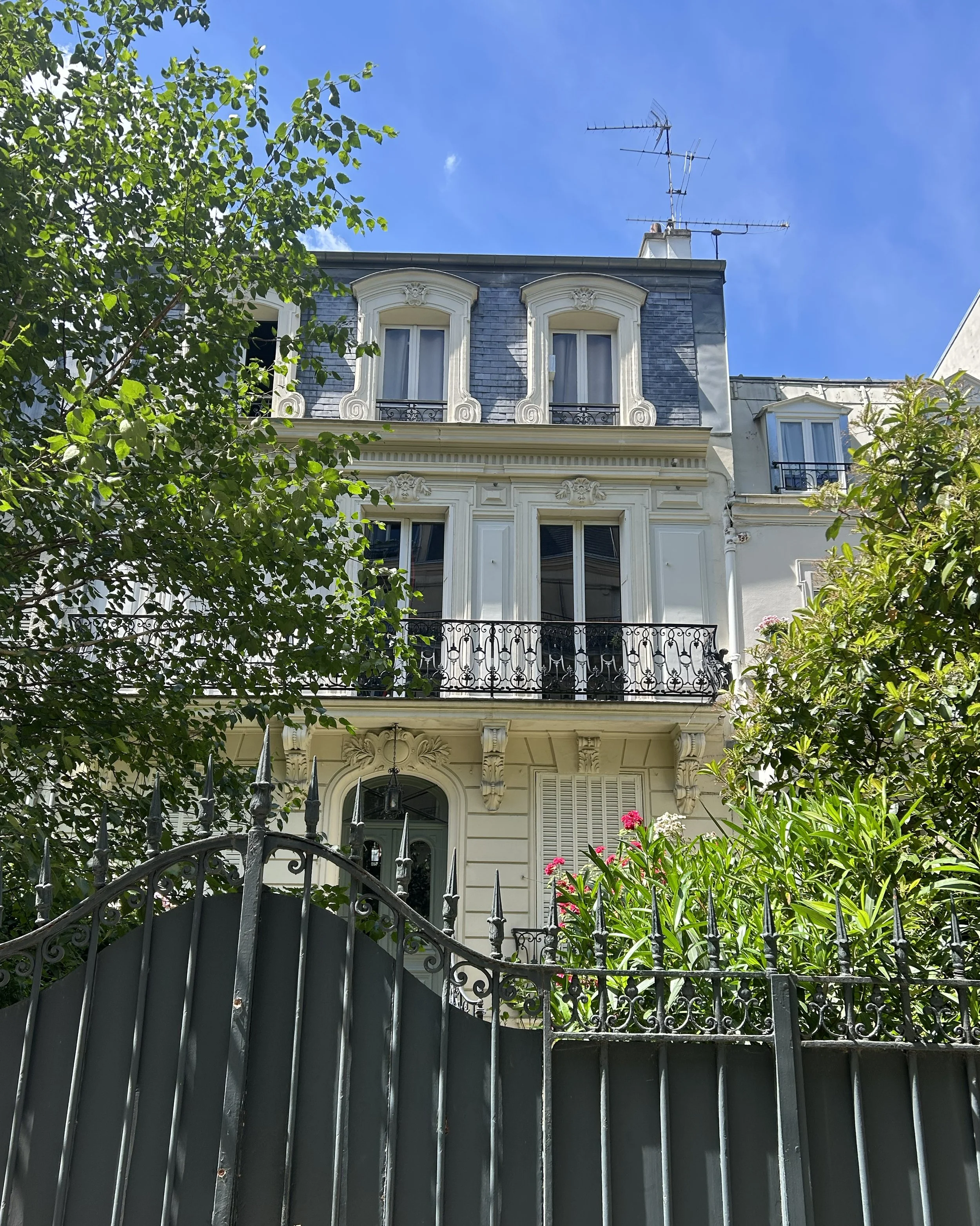 Maison dans une allée protégée du XVIIe