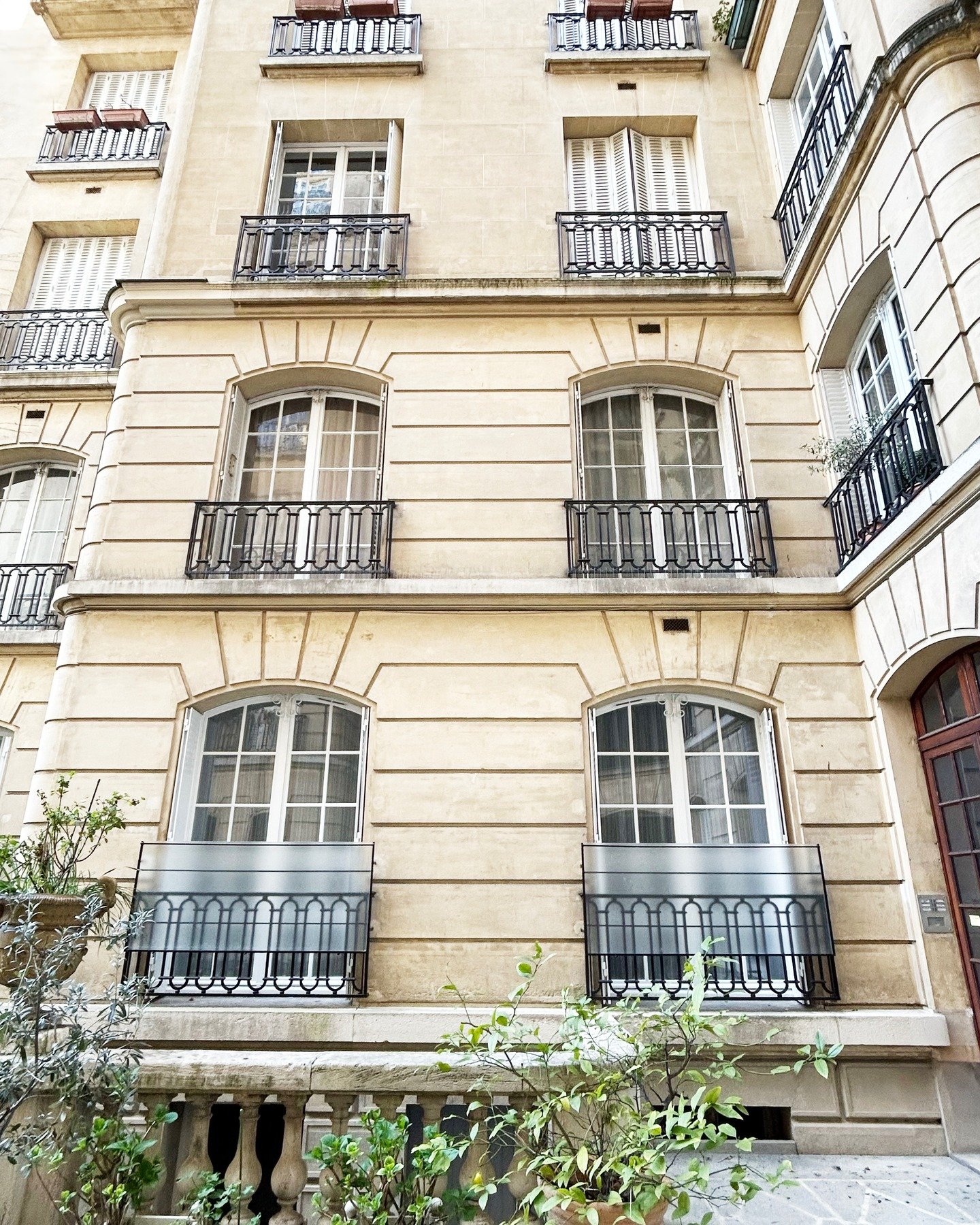 Fins de chantiers dans 2 appartements &agrave; Neuilly-sur-Seine - les copropri&eacute;taires se sont pass&eacute; le mot ! #isolationthermique #isolationphonique #chenemassif #restauration