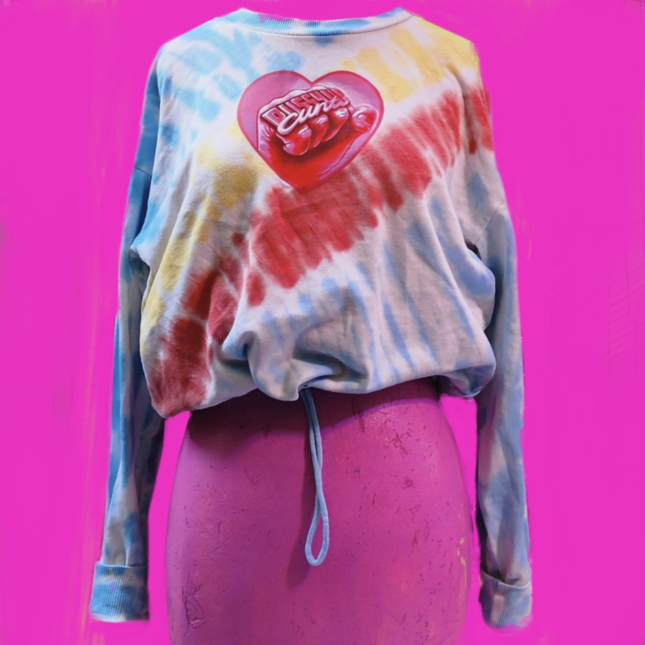 RECLAIMED “PUSSY UP” HEART CROP TIE DYE SWEATSHIRT