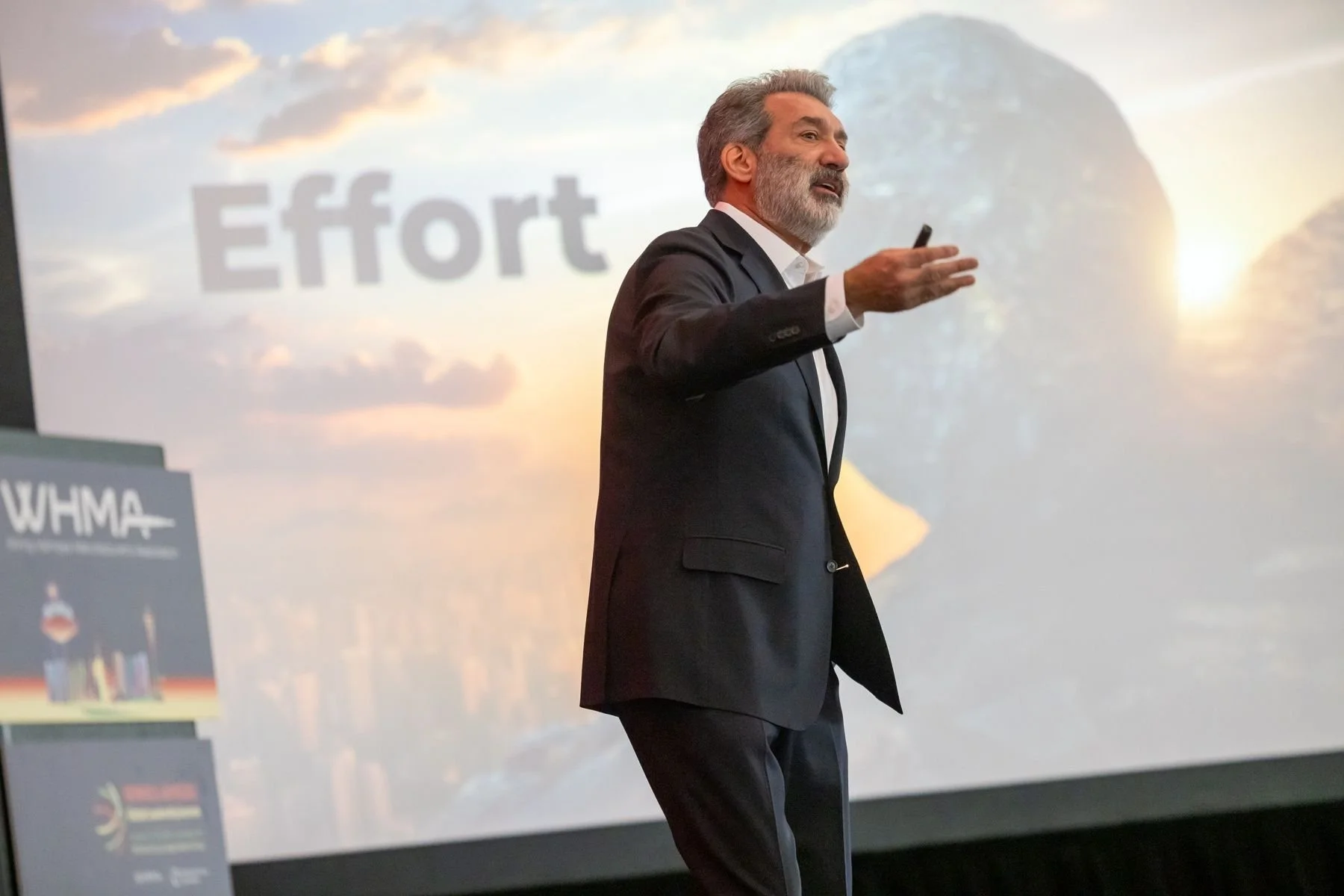 About — customer experience keynote speaker David Avrin