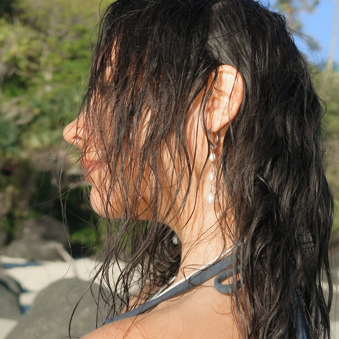 dreaming of sunny days and wearing Wabisabi Jewels ☀️
@stellmayor wearing the Mauao Earrings in Silver &amp; the Mykonos Necklace 🪩