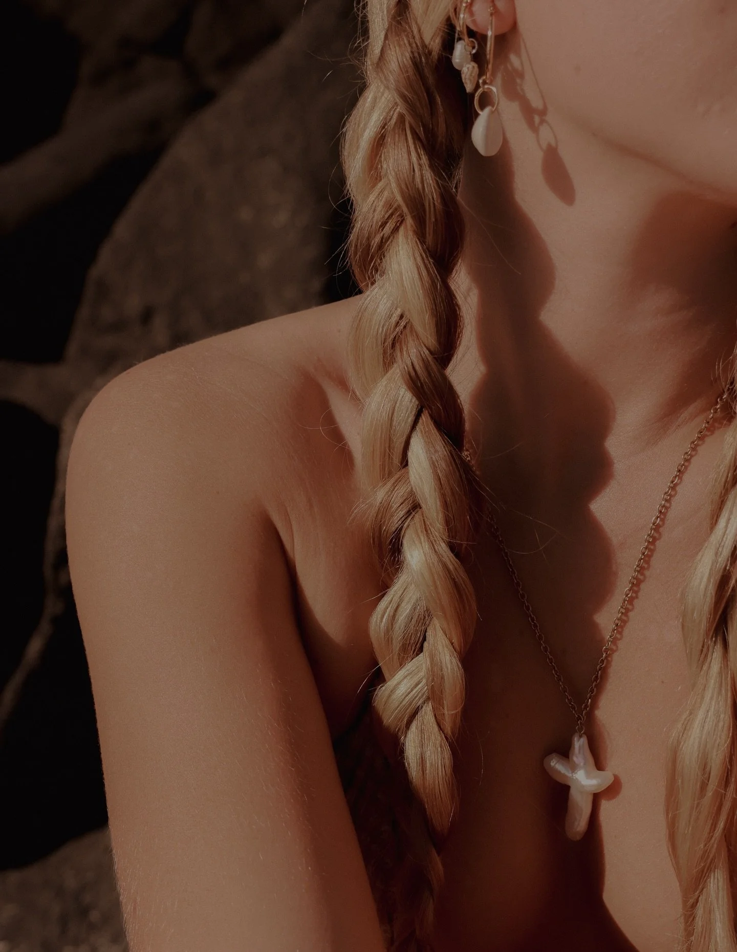 sunrise sparkles ✨ 
our gold pieces are the BEST 
@elcaminoarchive