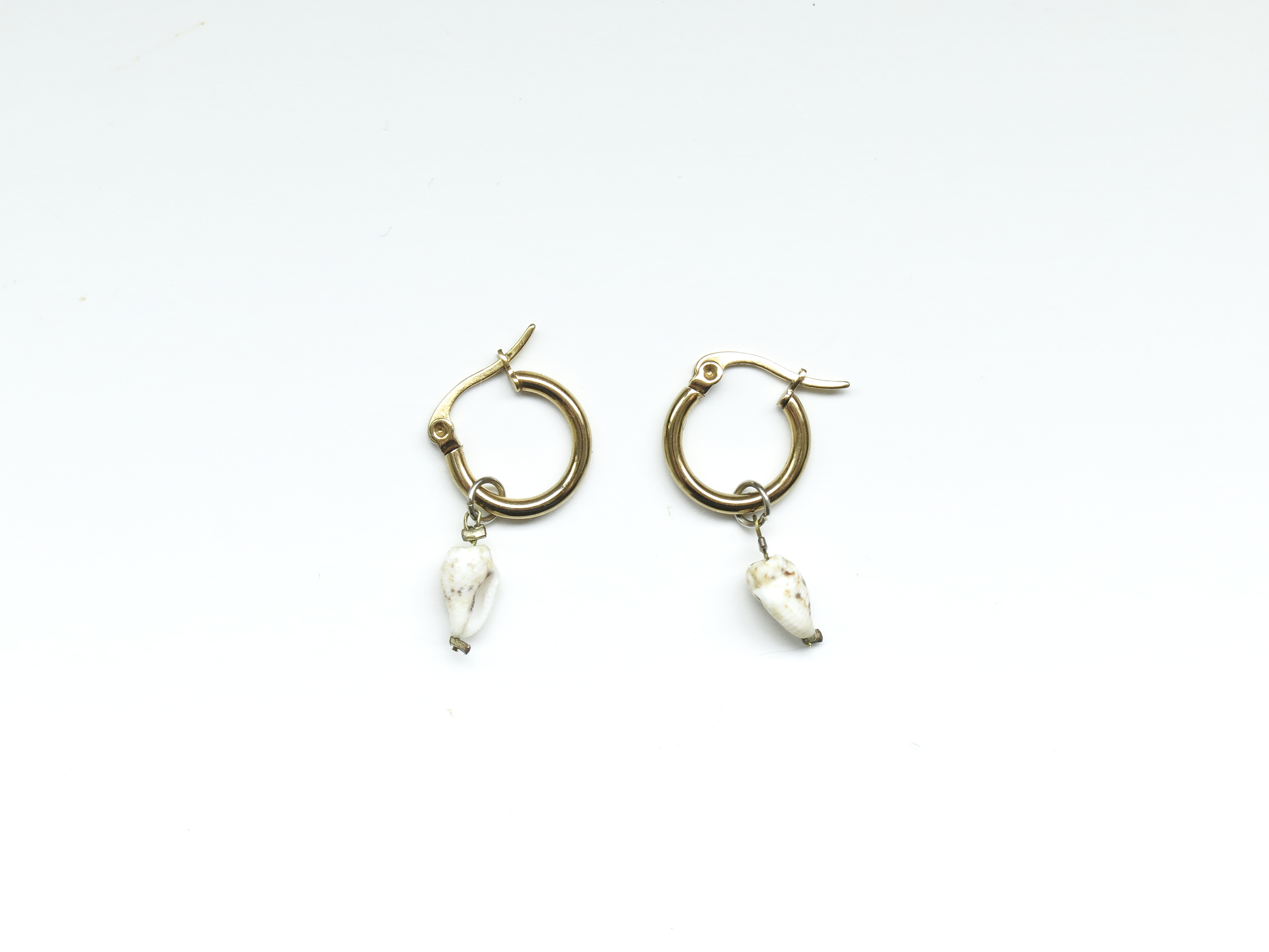 The Micro Shell earrings