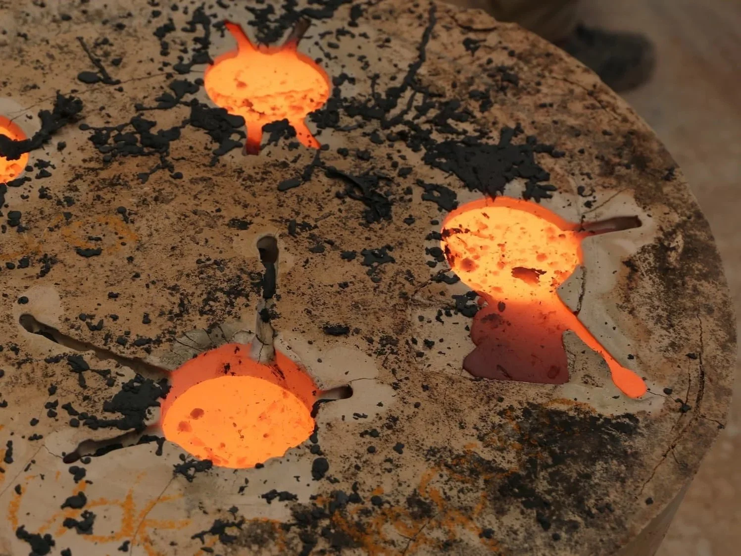 Brons in de gietvorm