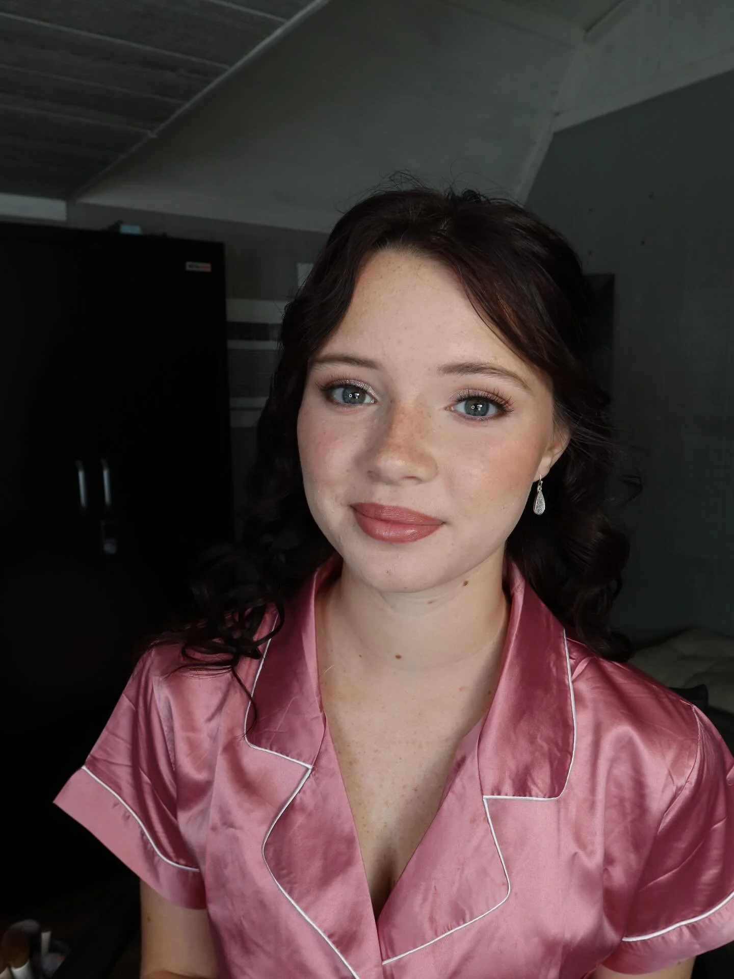 &bull;
sister of the bride 🥲💕 

#bridesmaid #bridesmaidglam #bridesmaidmakeup #sisterofthebride #weddingday