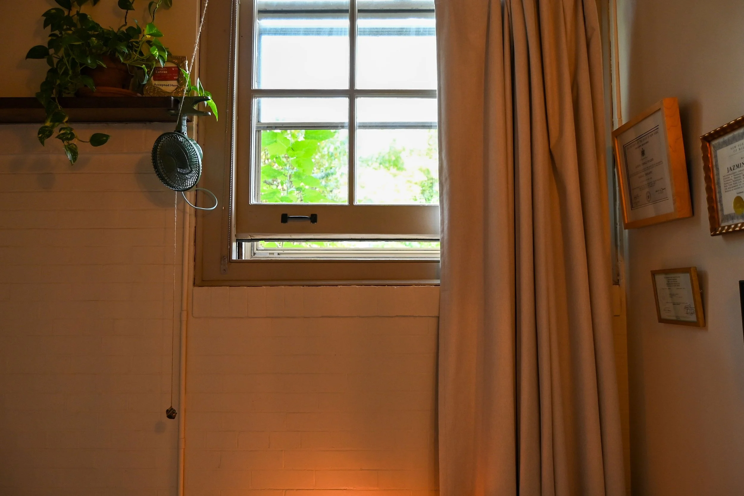 TREATMENT ROOM: Openable windows, small fan