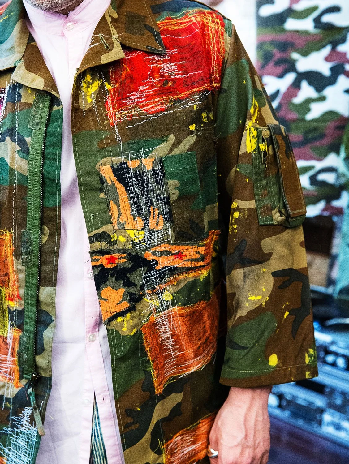 04_re_upcycling-lifestyle_camo-shirt.jpg