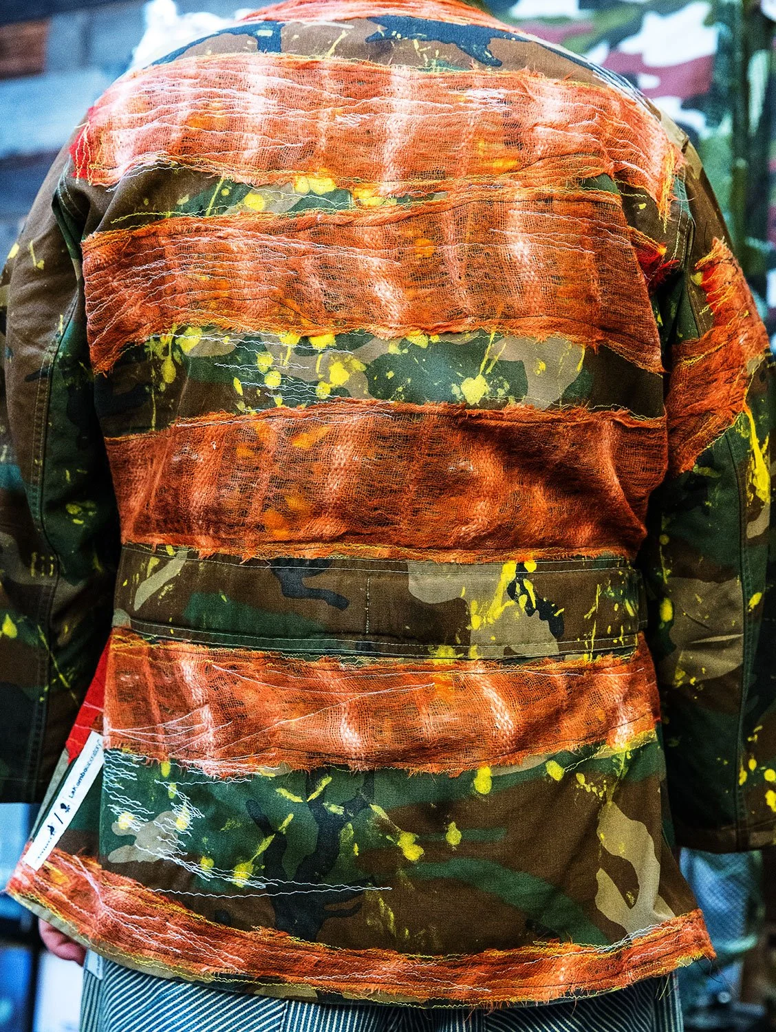 17_re_upcycling-lifestyle_camo-shirt.jpg