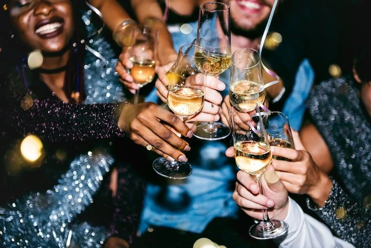people-celebrating-party_53876-14410.jpg