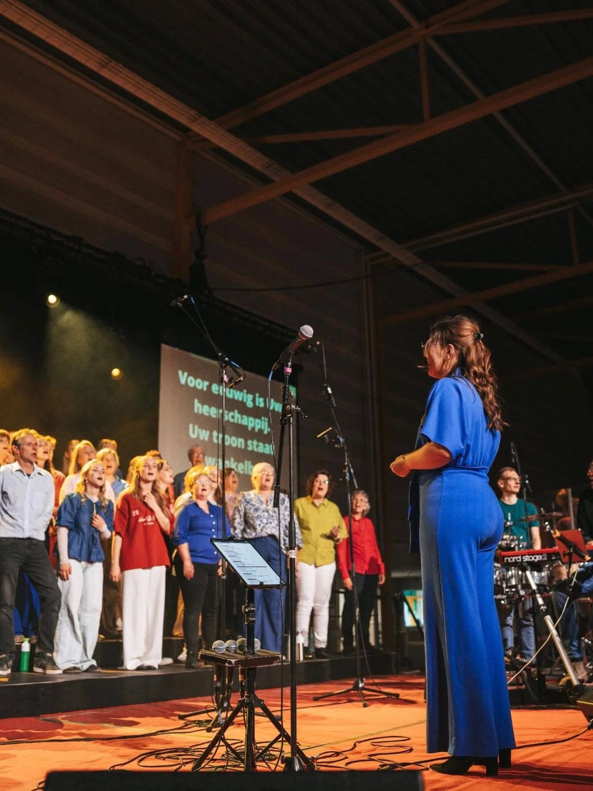 Geen woorden&hellip; ✨

Gisteravond was er &eacute;&eacute;n om nooit te vergeten. Wat een ongelofelijk mooie avond hebben we beleefd met het @springtimeconnect projectkoor. Mijn hart zit nog z&oacute; vol dankbaarheid.

Met 80 mensen, die zich maand