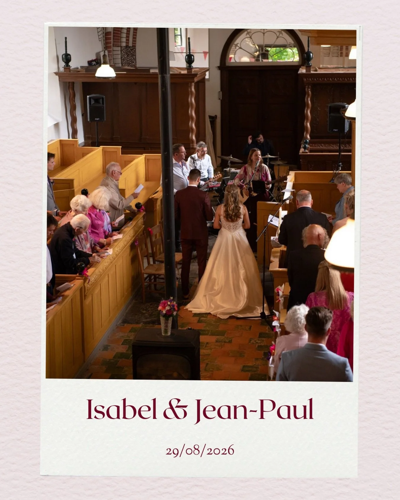 Wat een prachtige dag om de liefde van Isabel &amp; Jean-Paul te mogen vieren. 🤍💍

&ldquo;Een mens stippelt zijn weg uit, de HEER bepaalt de richting die hij gaat.&rdquo;
Spreuken 16:9

Dat God jullie huwelijk mag leiden, zegenen en steeds opnieuw 