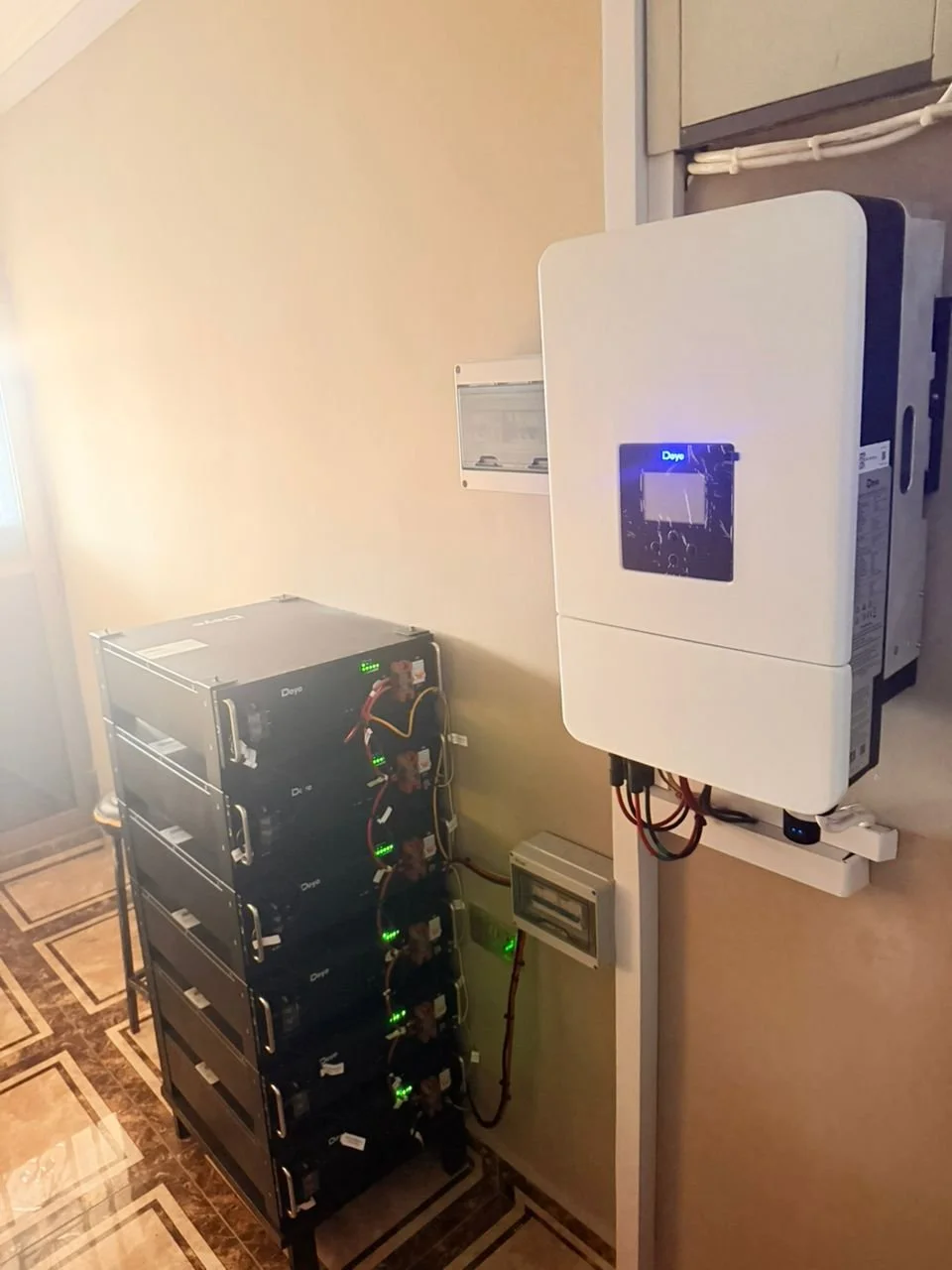 Residential - 8 kWp - Low Voltage - 30 kWh - Single phase