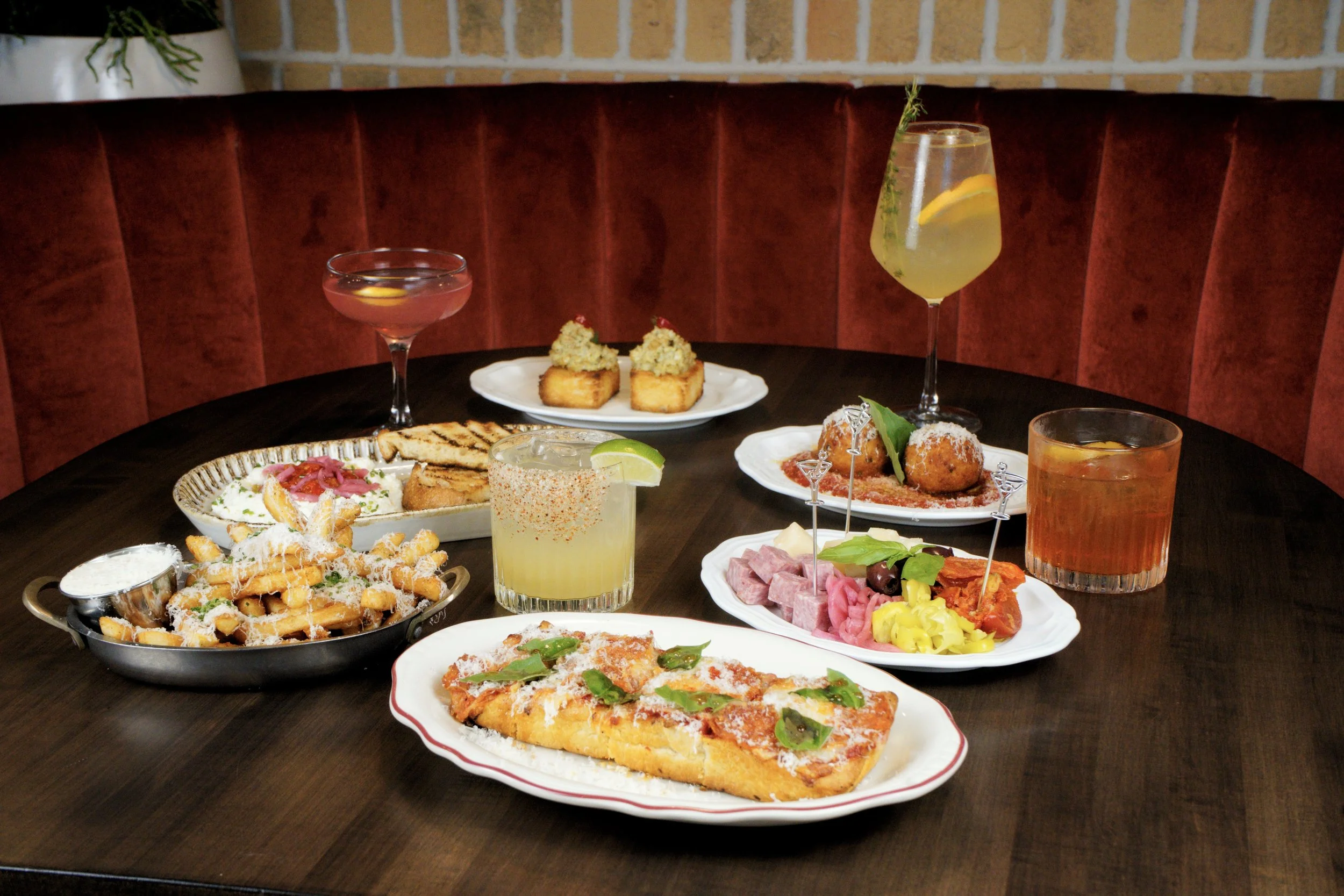 APERITIVO HOUR