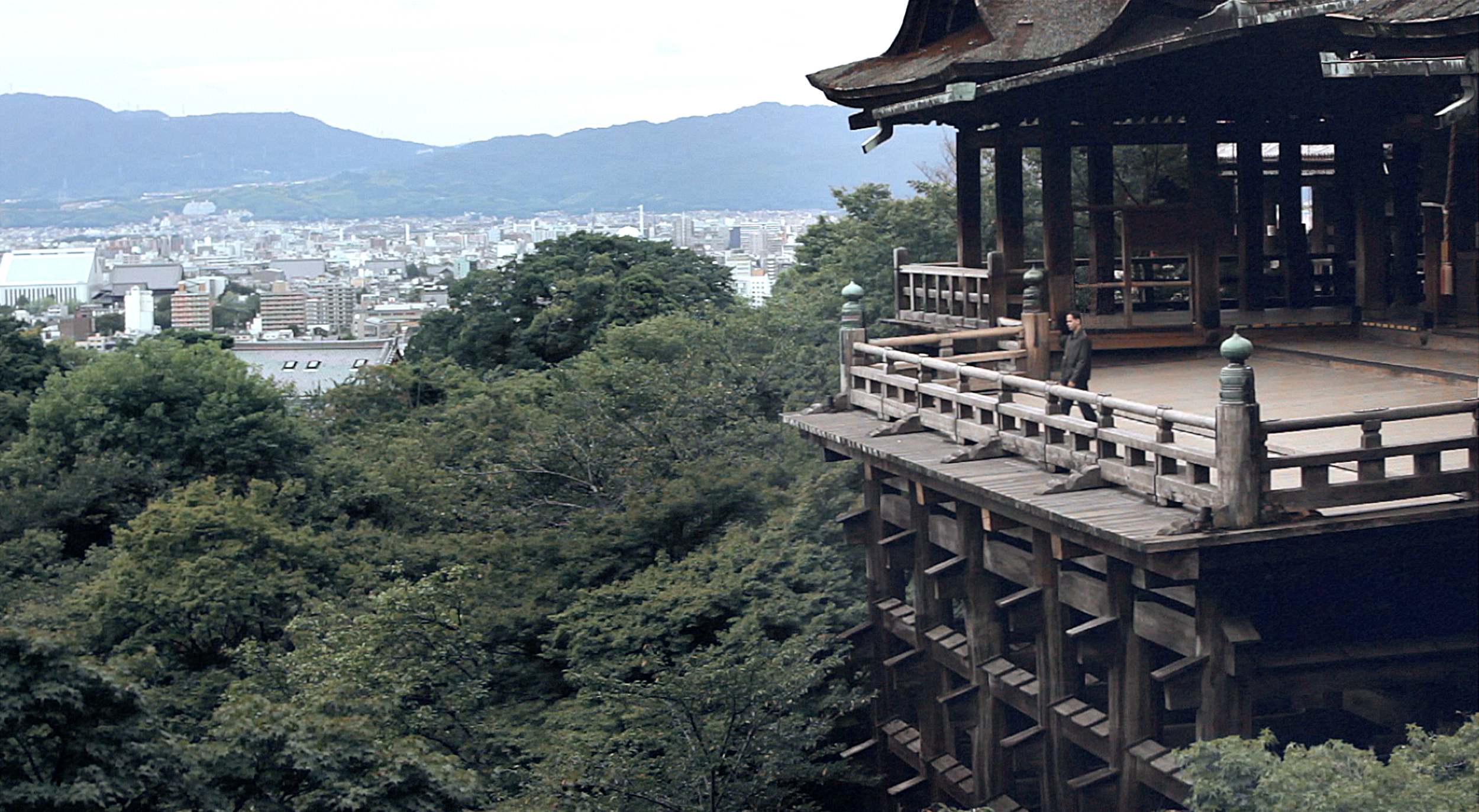 1E_gaijin_stills_kiyomizu.png