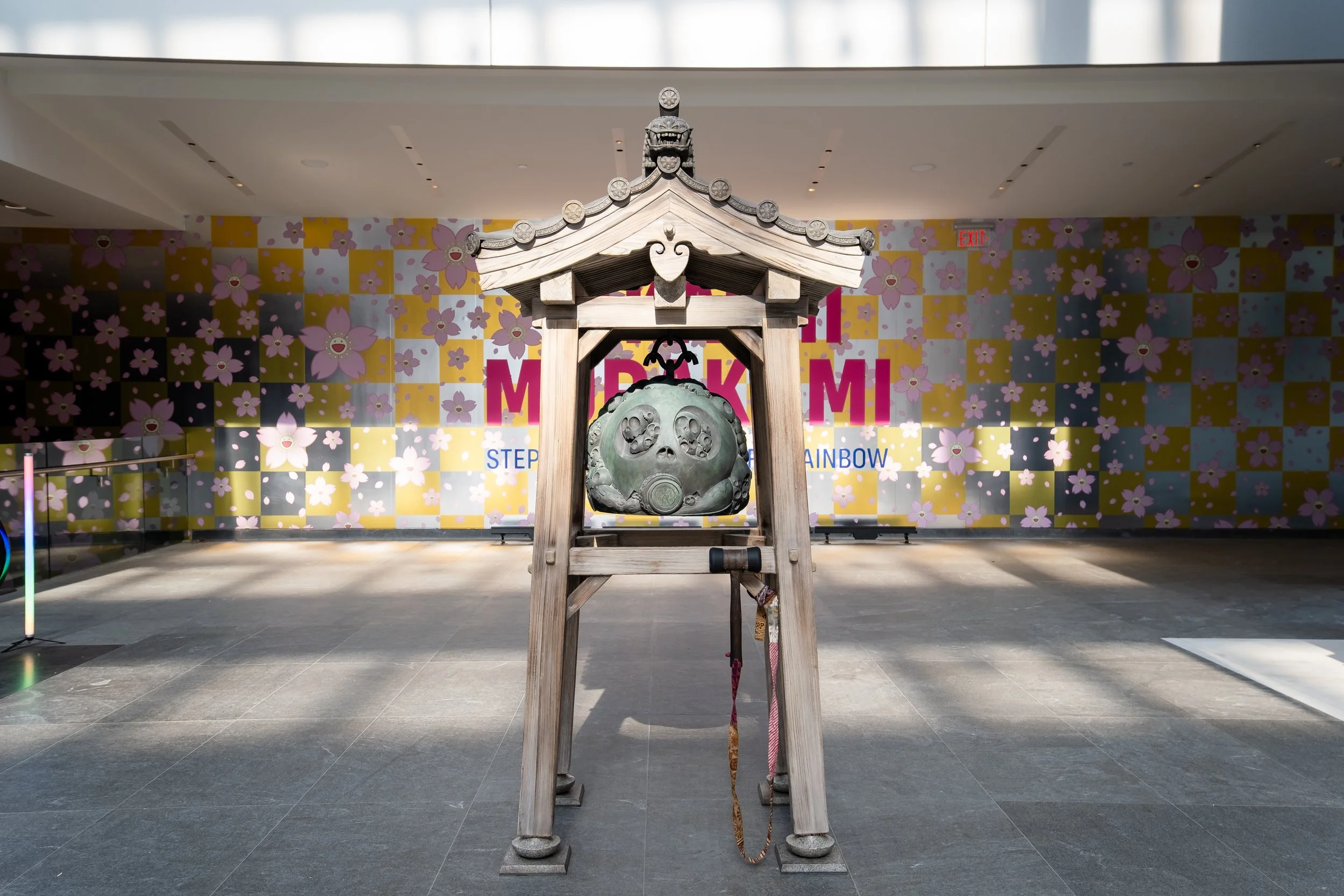 EntranceSculpture_Murakami