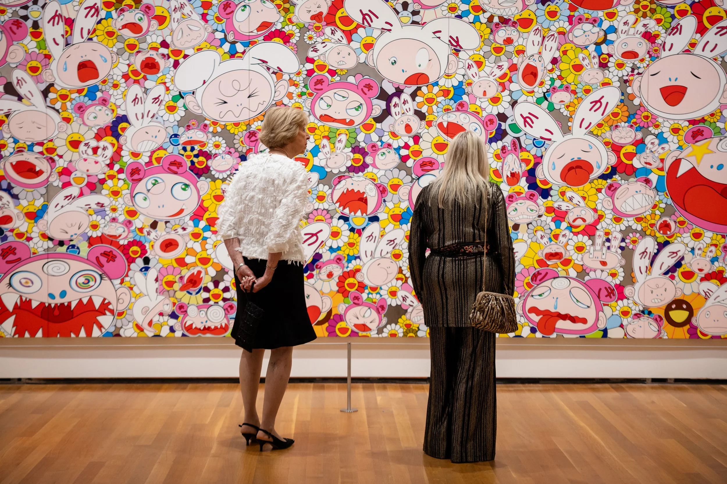 Murakami_womenadmiring