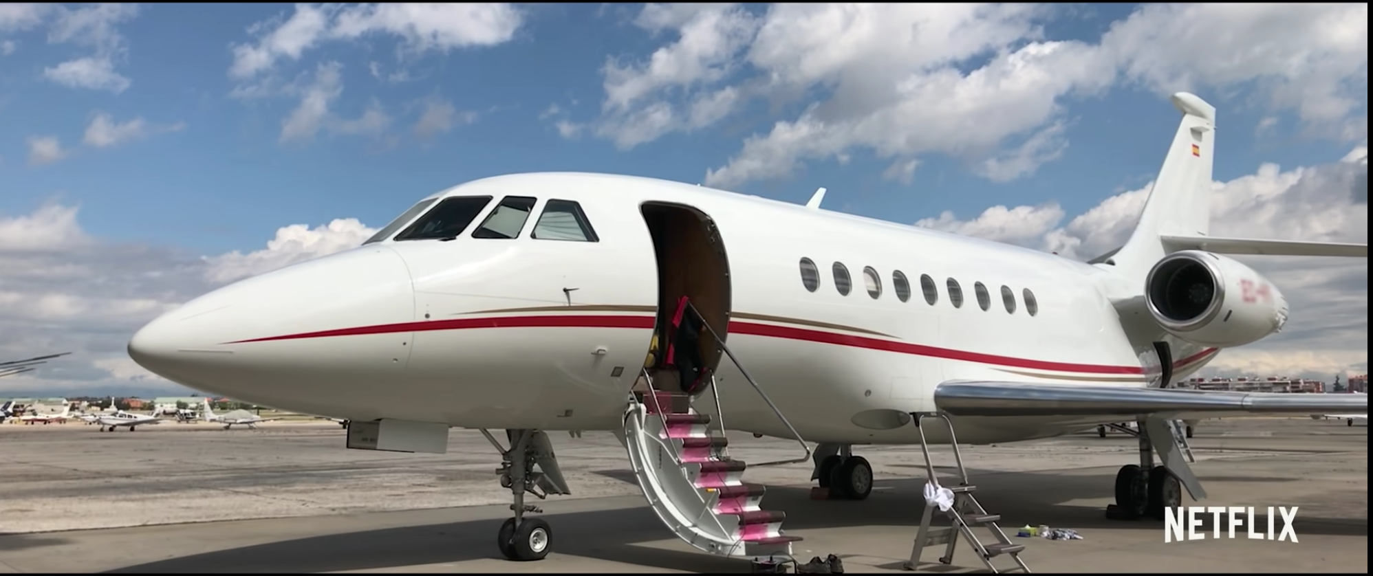 Story Recommendation: The Tinder Swindler