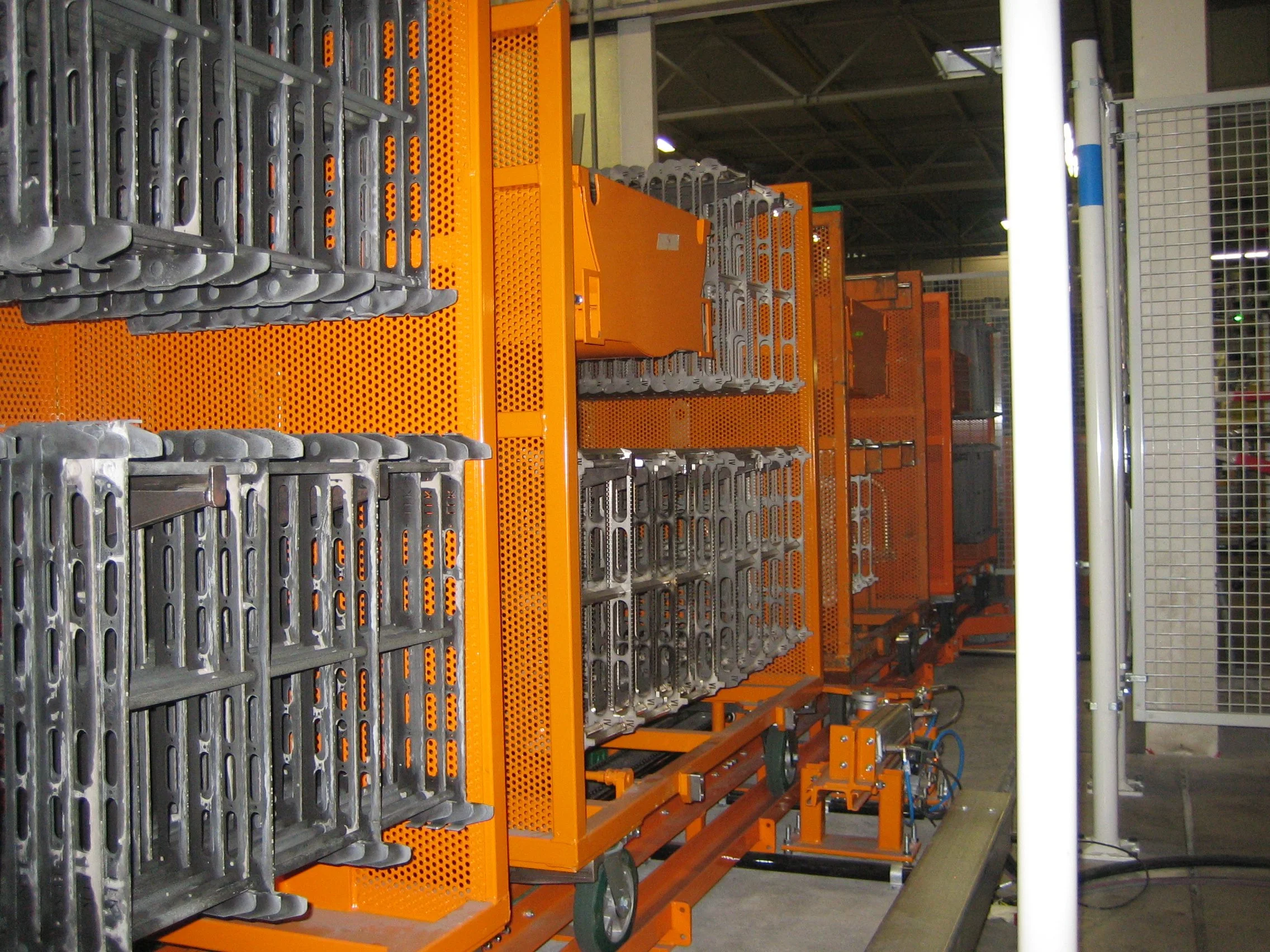 Bodenförderer mit Power & Free