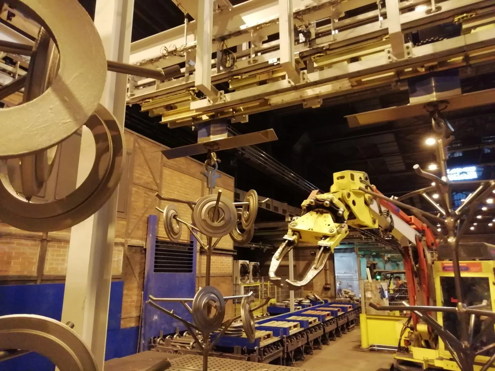 Bodenförderer Palettenförderer mit Power & Free