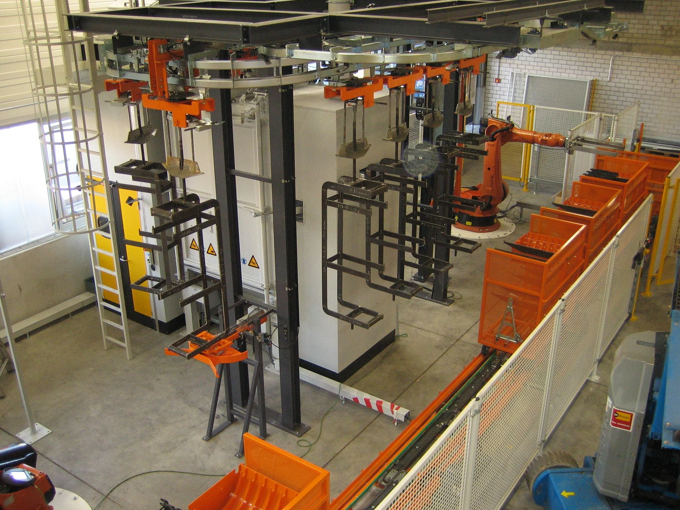 Bodenförderer mit Power & Free