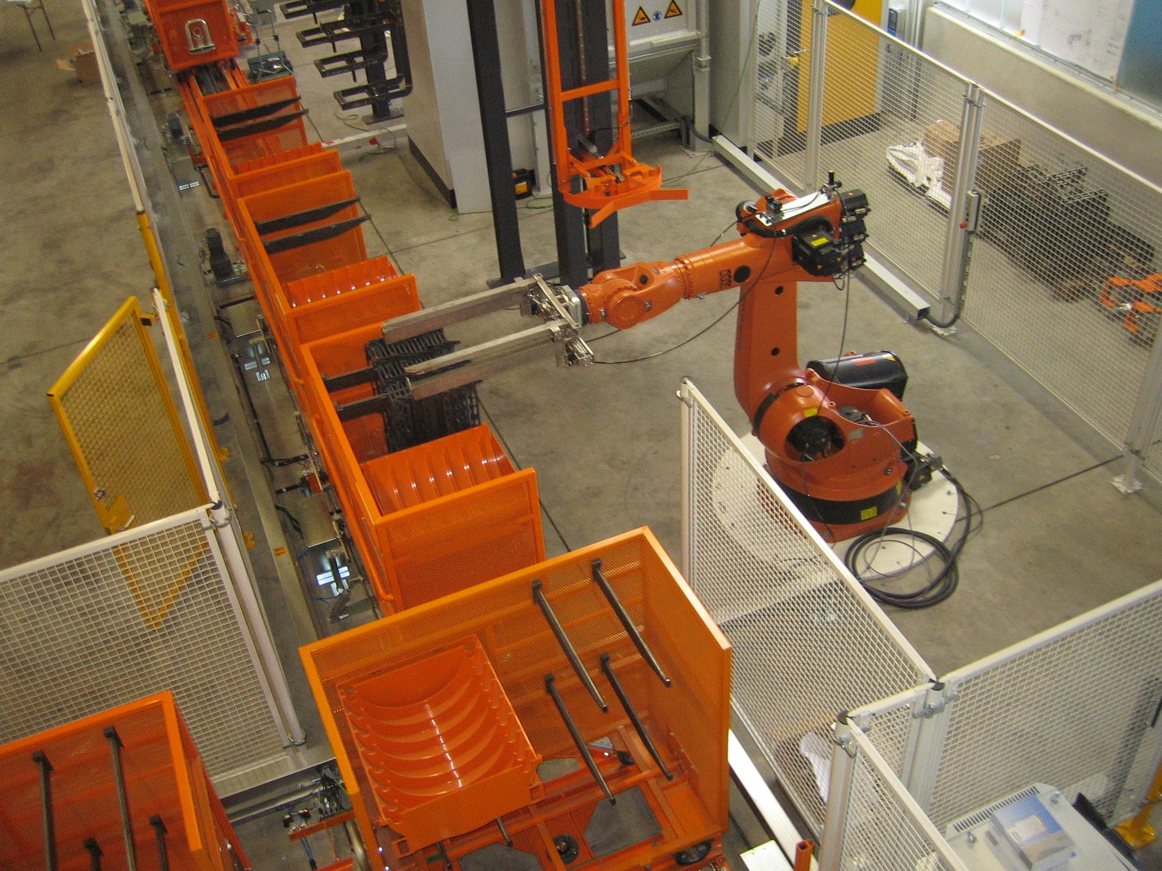 Bodenförderer mit Power & Free