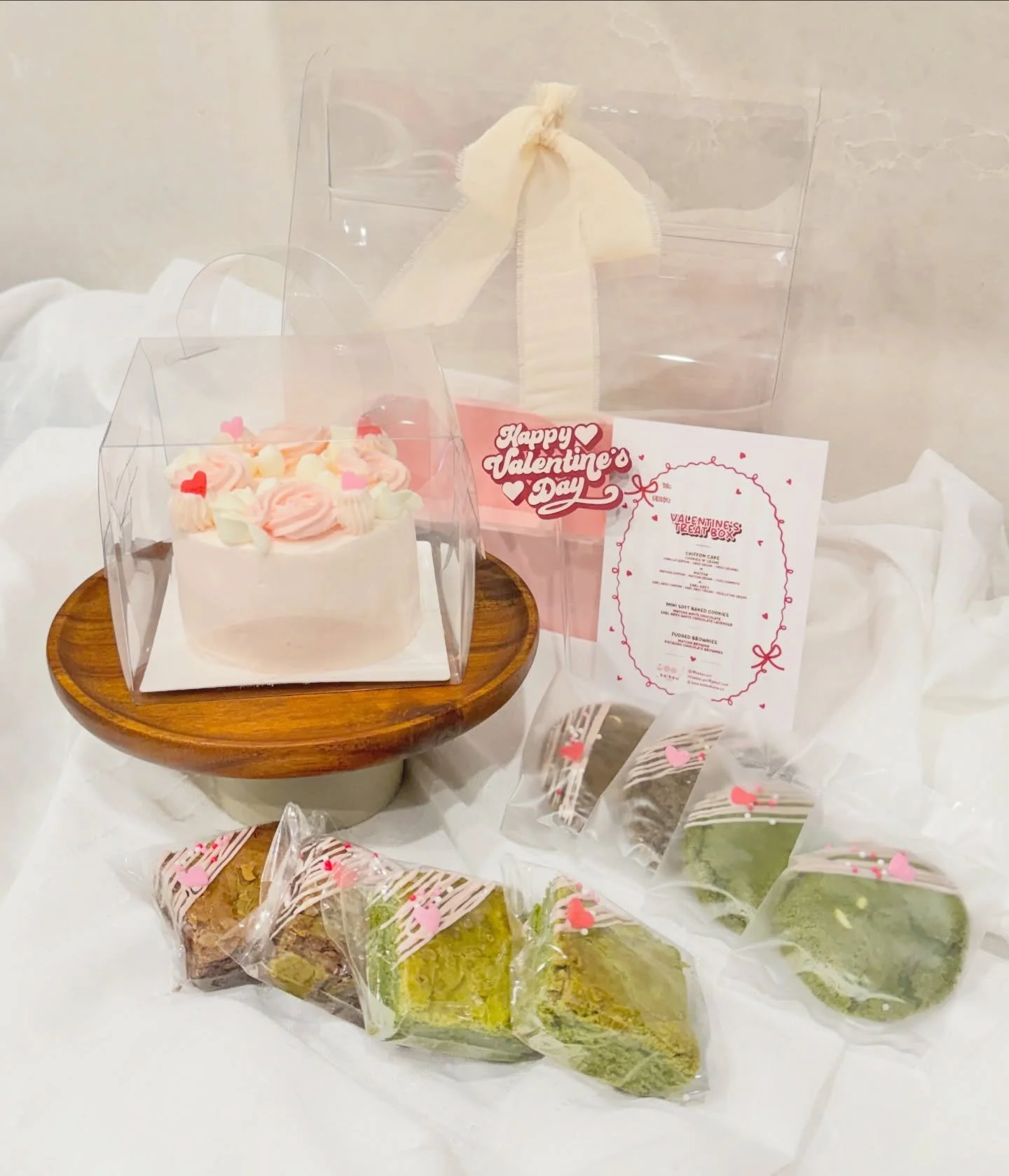 . 𝗞𝗘𝗜𝗞𝗘𝗨 𝗩𝗔𝗟𝗘𝗡𝗧𝗜𝗡𝗘𝗦 𝗧𝗥𝗘𝗔𝗧 𝗕𝗢𝗫 💝 .
Thank you all so much for the incredible support during our soft launch with these sweet Valentine&rsquo;s boxes &hearts;︎

I truly never imagined I&rsquo;d be making so many at once &mdash; 