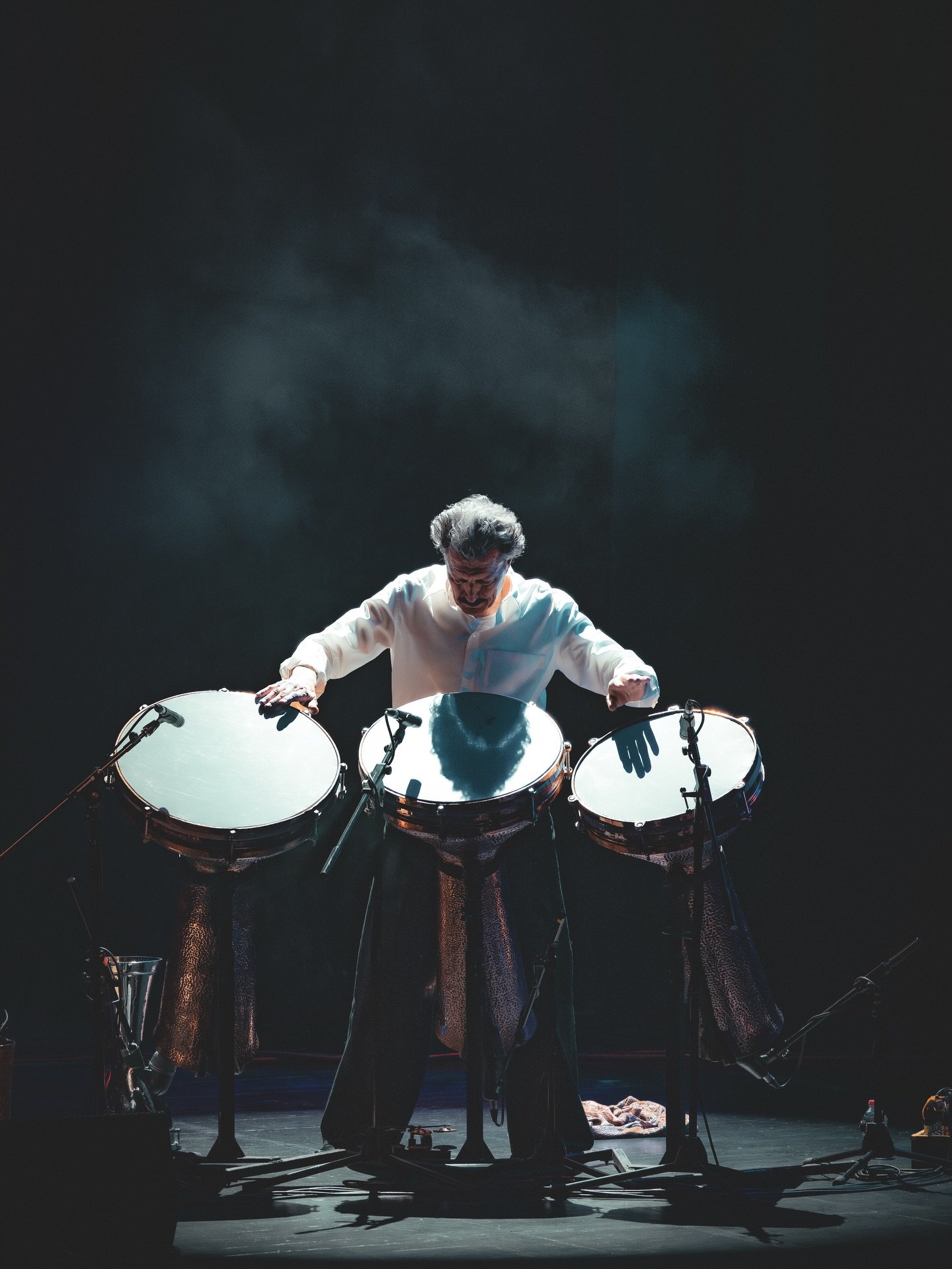 Some musicians don&rsquo;t just play rhythm.
They *become* the rhythm. 🥁✨

Last night at Zorlu Turkcell Platinum Sahne, I had the chance to photograph the legendary Turkish percussion master Burhan &Ouml;&ccedil;al during the Crossing Bosphorus Trio