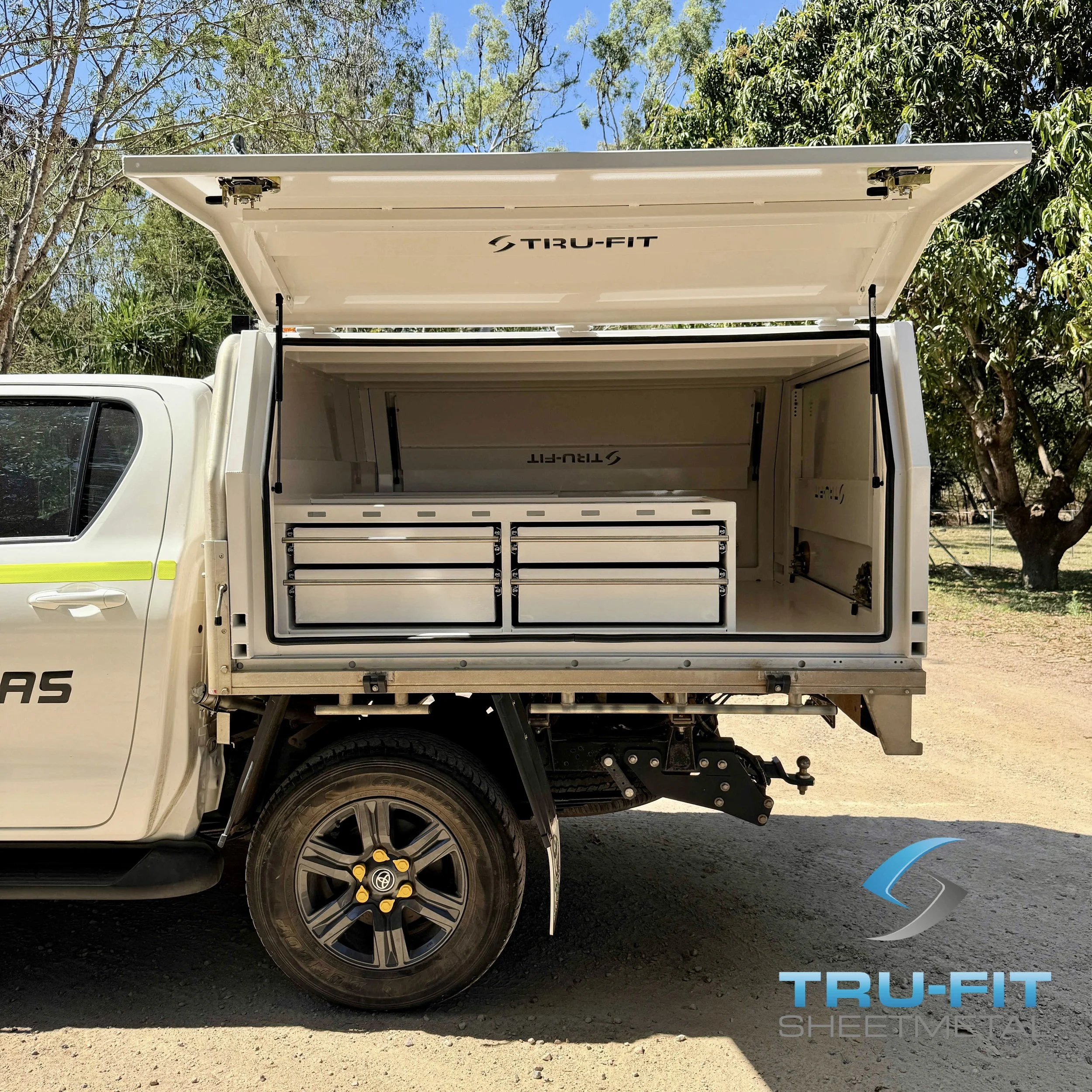 trufit-sheetmetal-ute-canopy-townsville-3.jpg